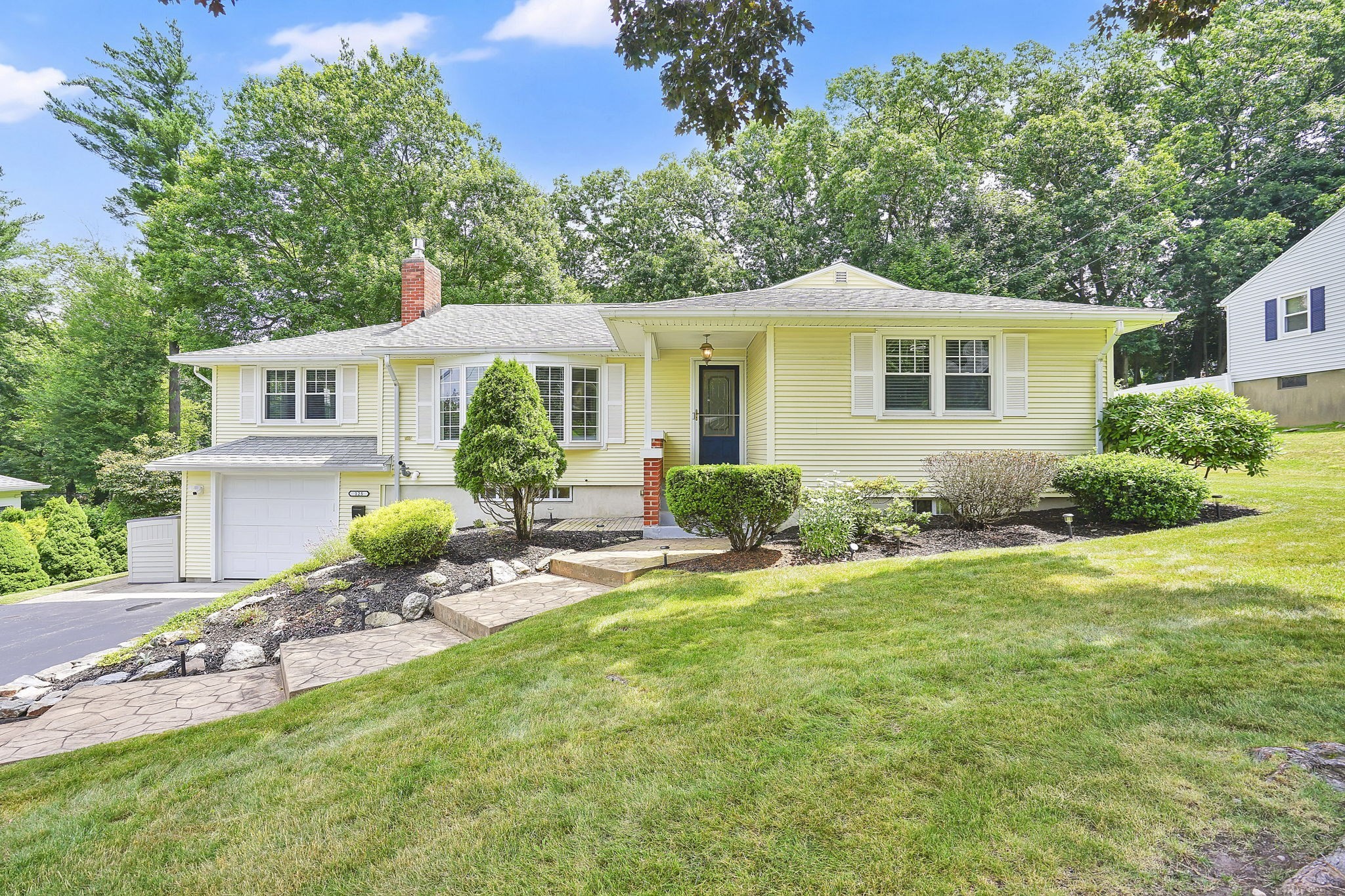125 East Allen Ridge Road, Springfield, MA 01118