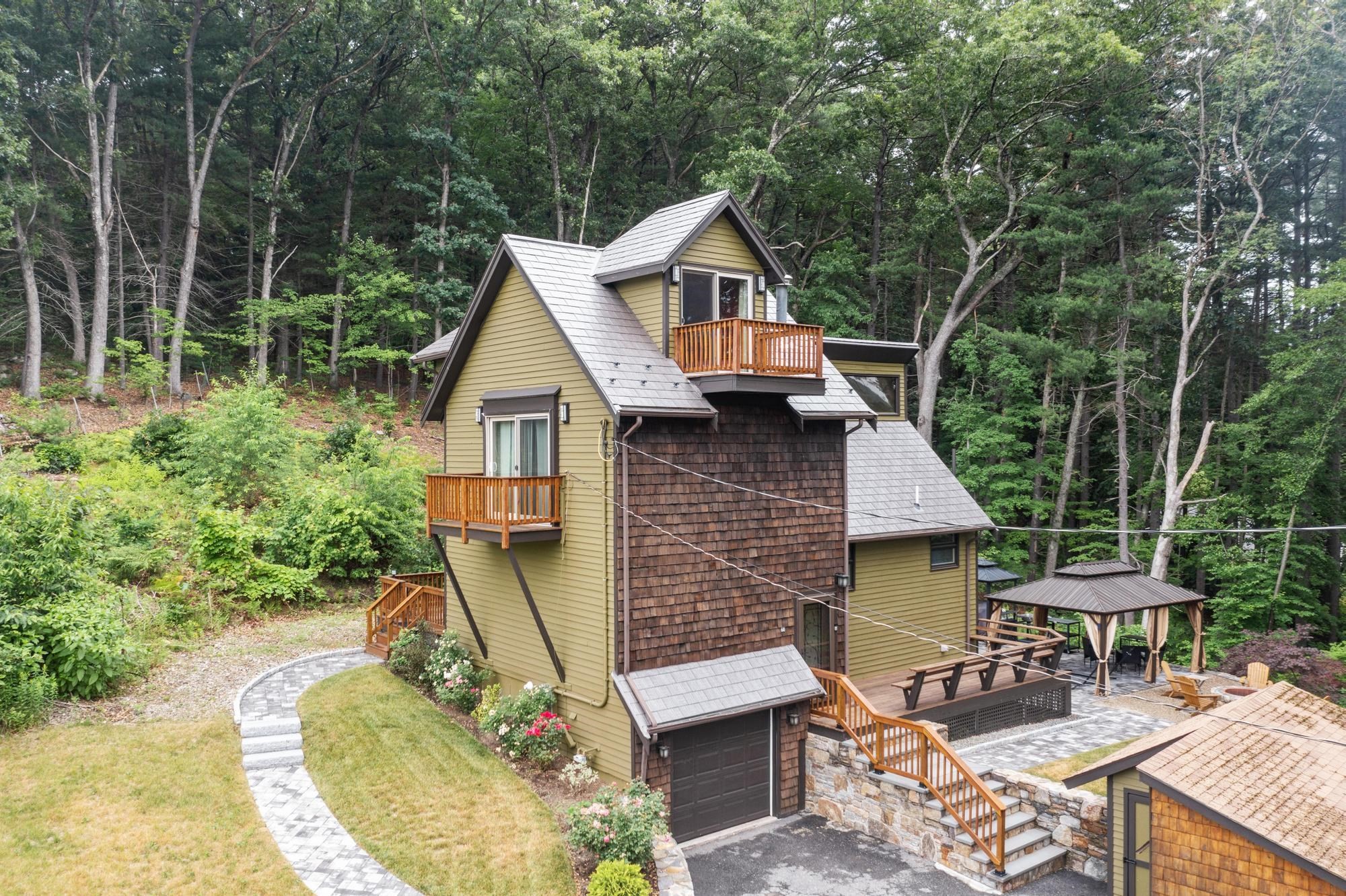 68 Murphy Rd, Hudson, MA 01749