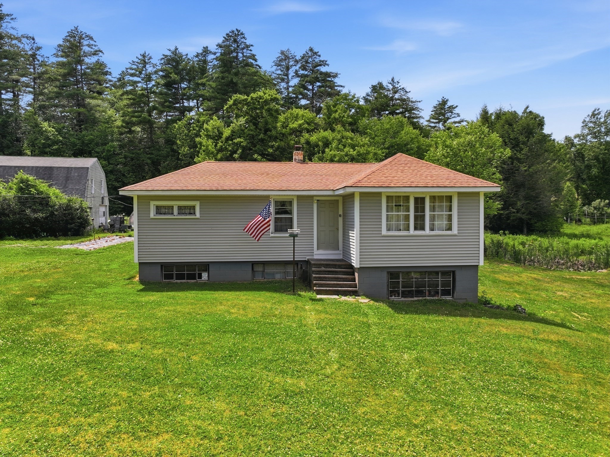 78 Blackmer Rd, Southbridge, MA 01550