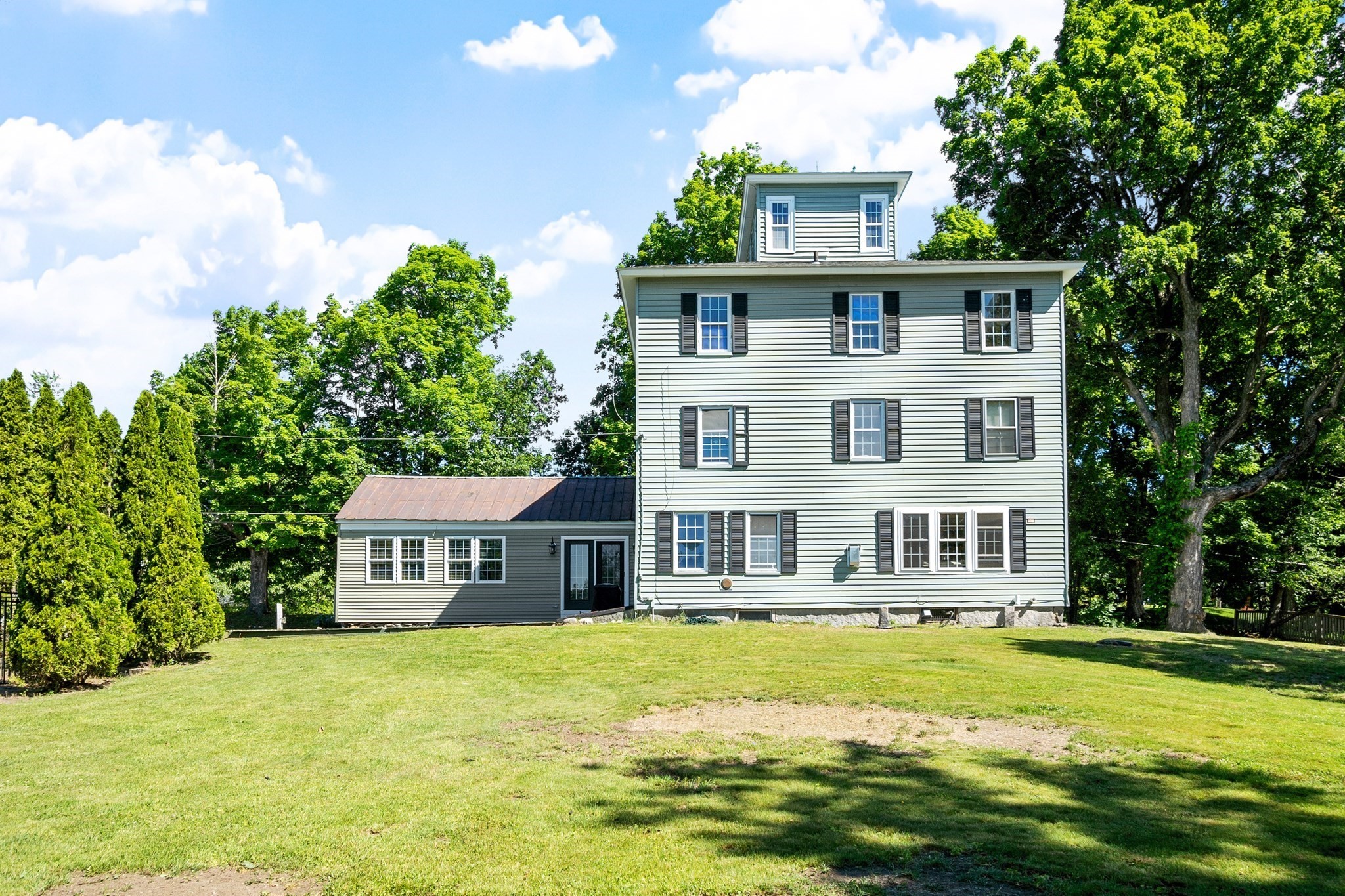 293 West St, Lunenburg, MA 01462