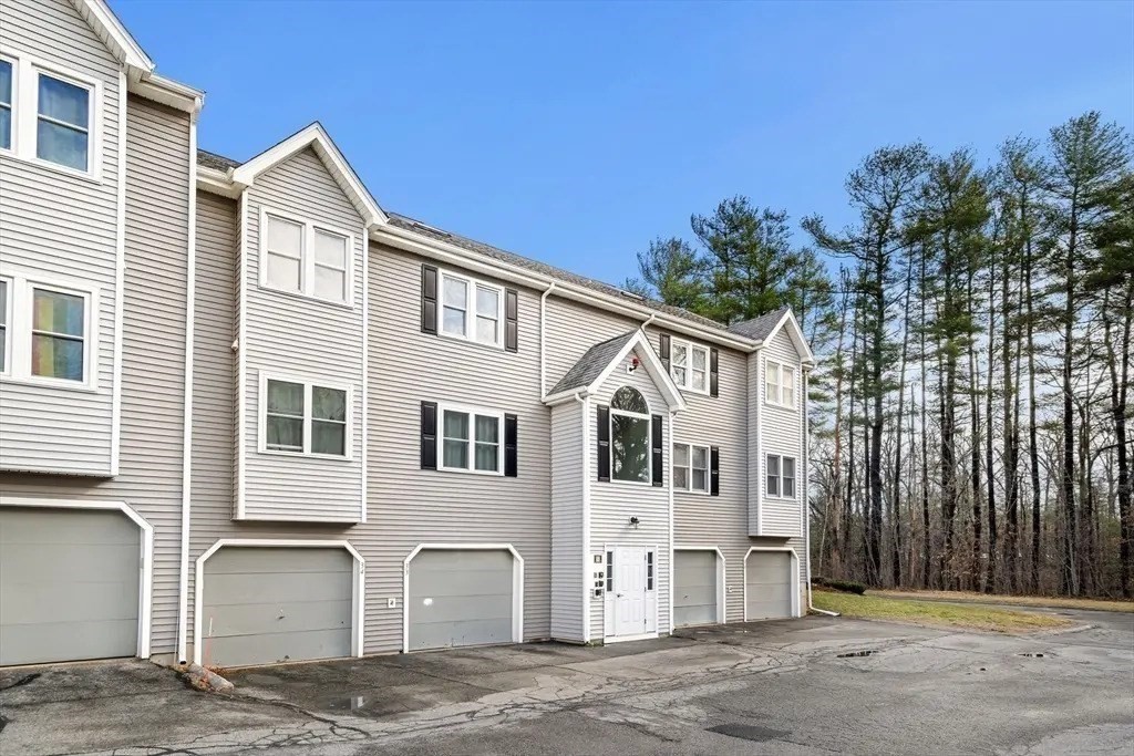 74 Tennis Plaza Rd Unit 31, Dracut, MA 01826