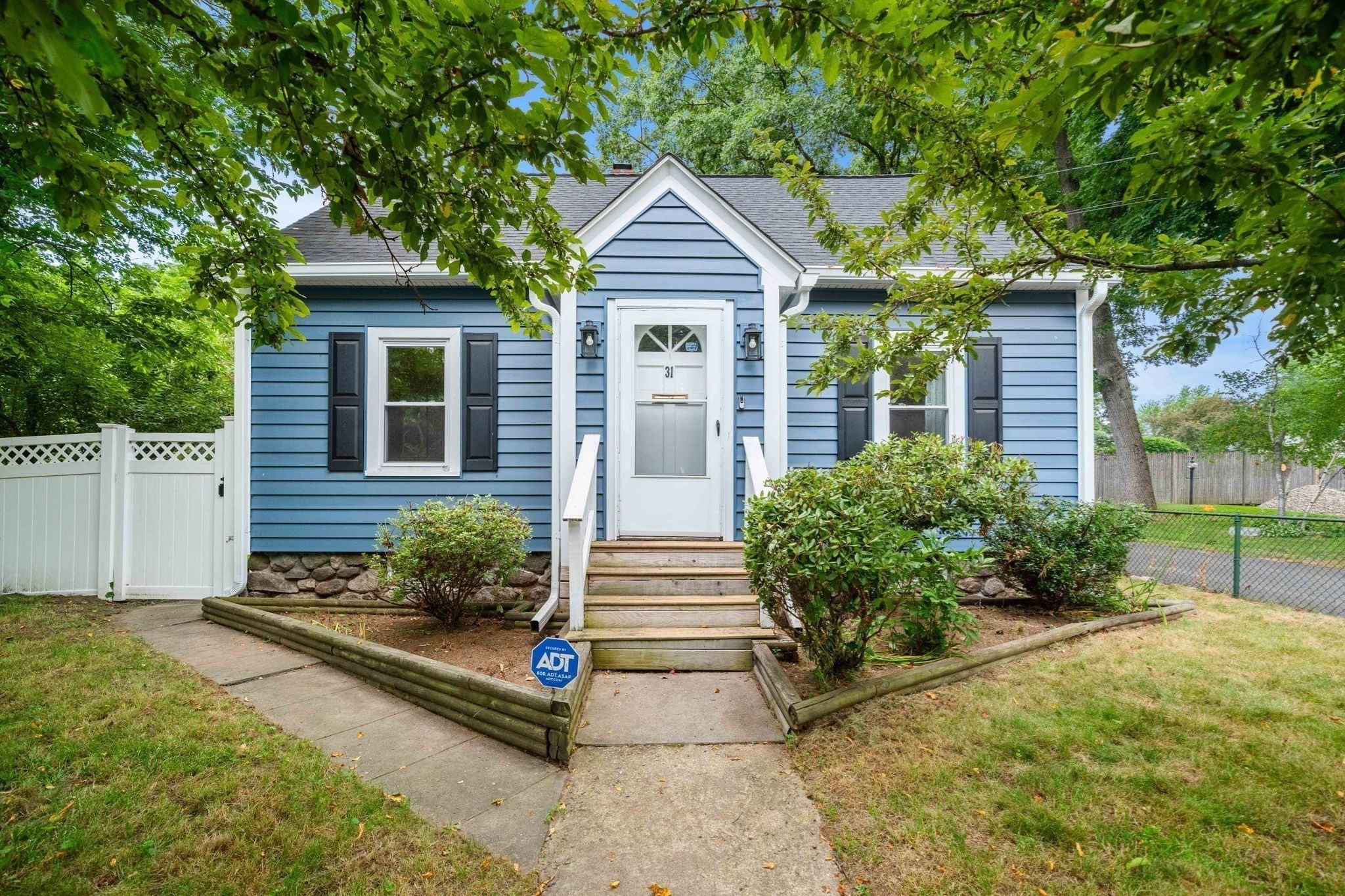 31 Lincoln St, Methuen, MA 01844