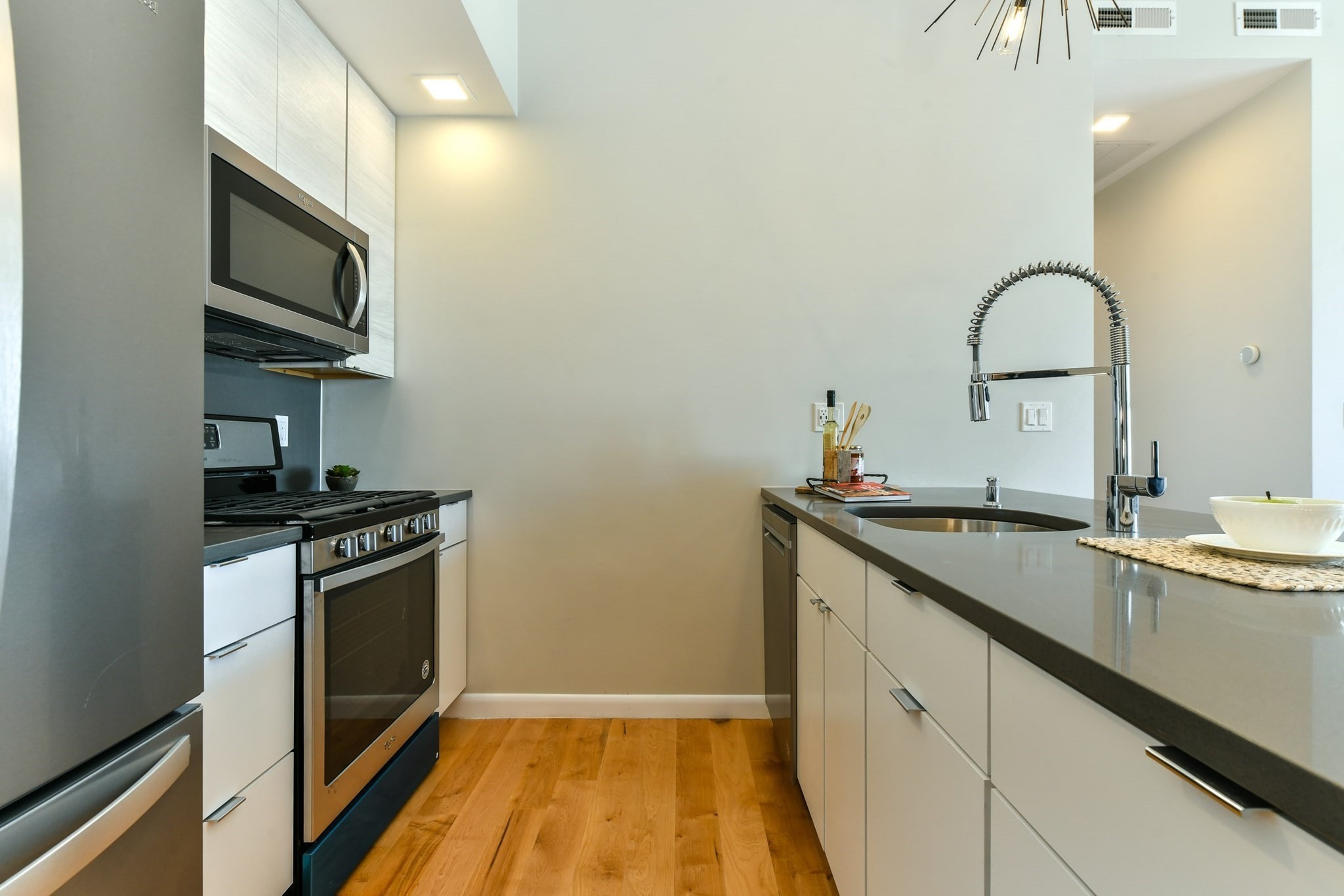87 Parker St Unit 403, Chelsea, MA 02150