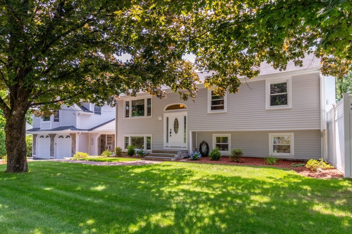 10 Ellis St, Medway, MA 02053
