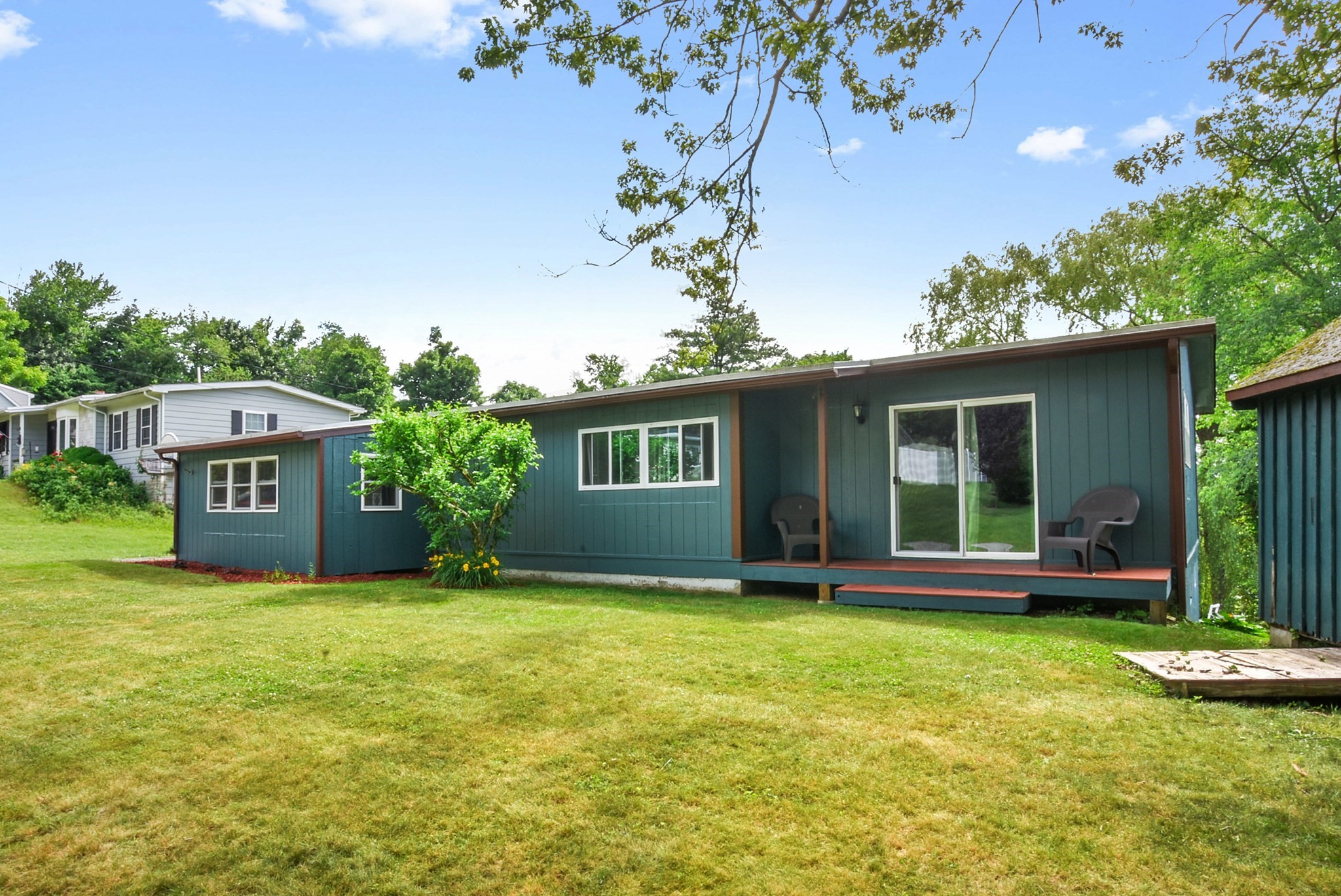 50 Roosevelt Dr, Southbridge, MA 01550