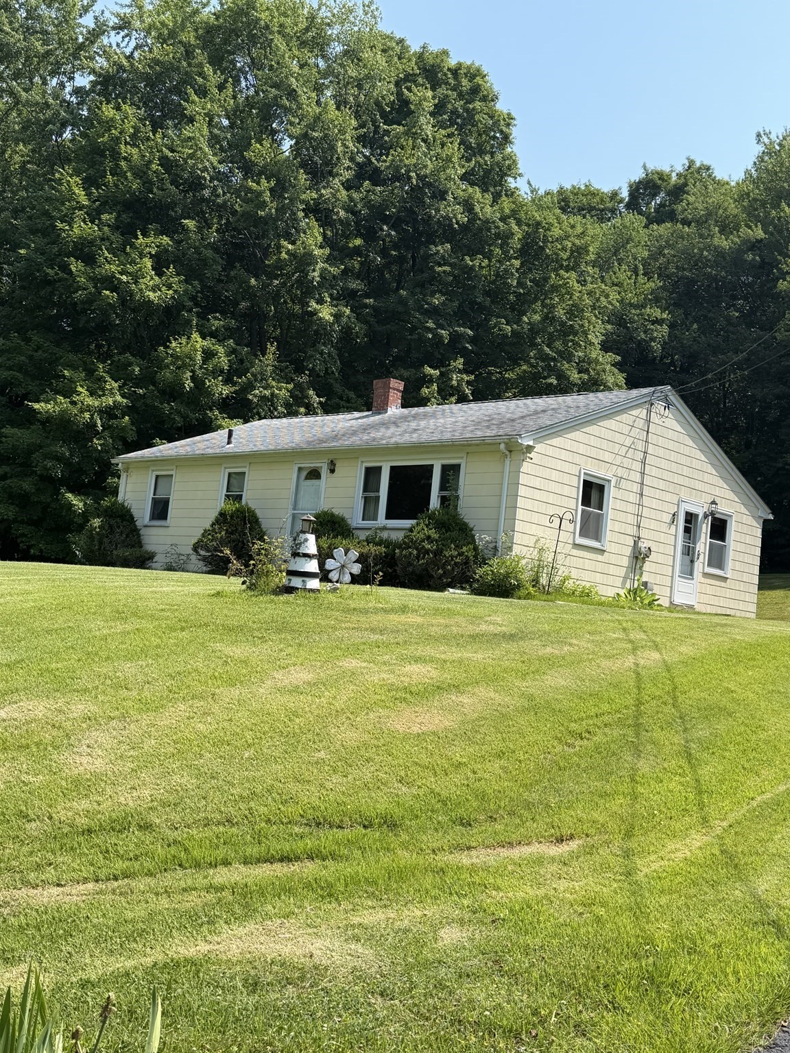 412 Wilbraham Rd, Hampden, MA 01036