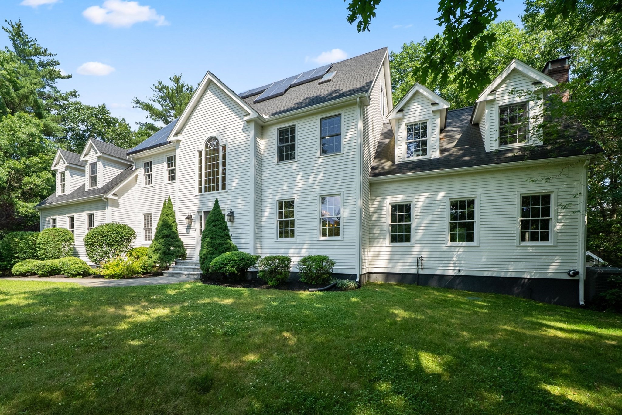 23 Falcon Ridge Dr, Hopkinton, MA 01748