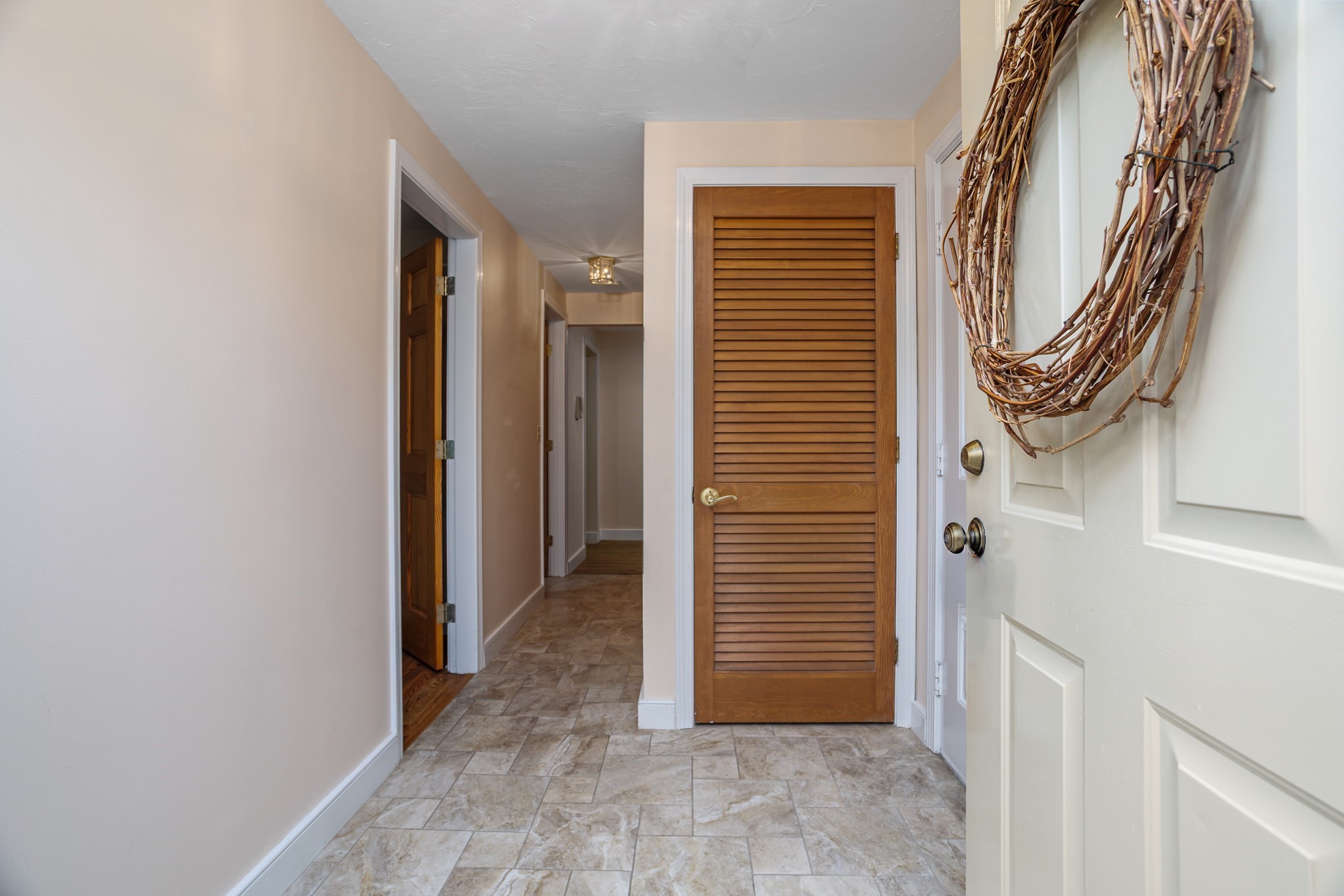 212 Ridgefield Cir Unit 212B, Clinton, MA 01510 - Image 2