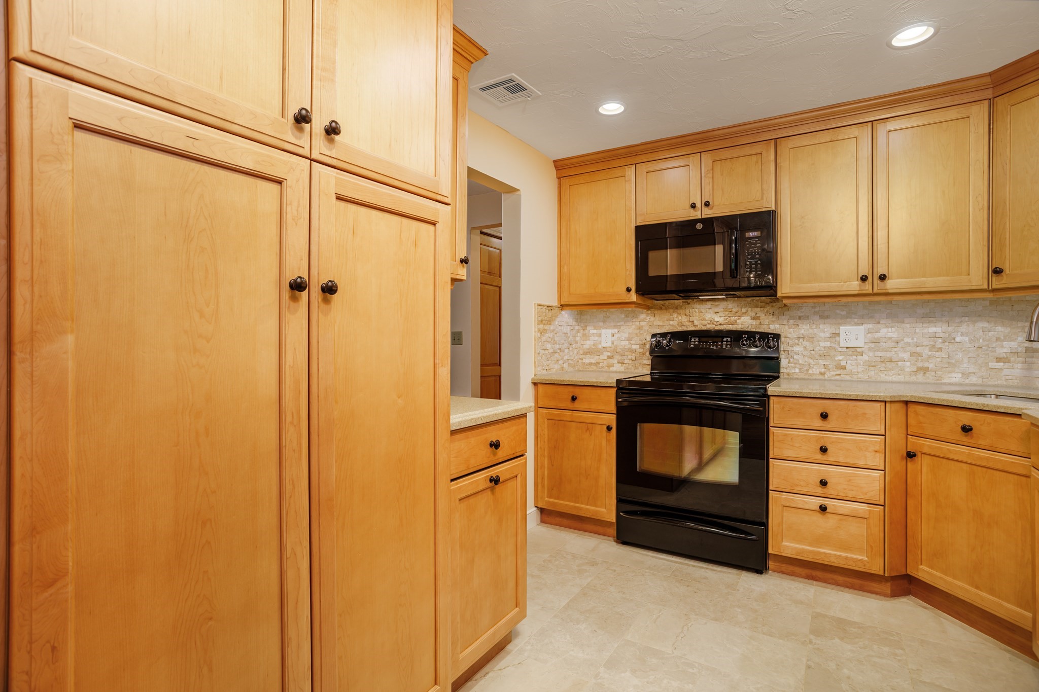 212 Ridgefield Cir Unit 212B, Clinton, MA 01510 - Image 4