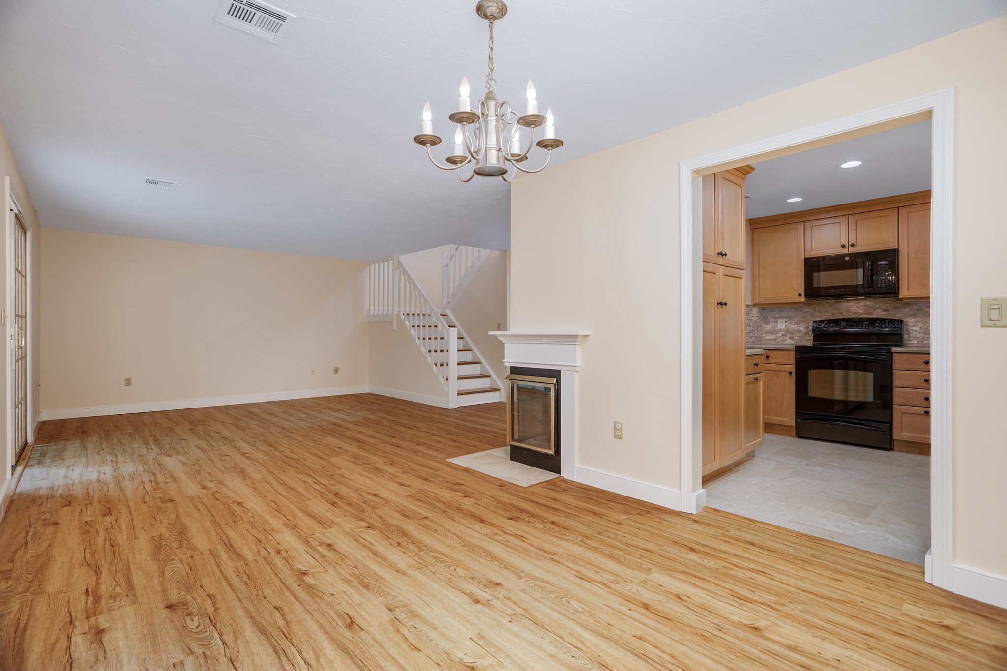 212 Ridgefield Cir Unit 212B, Clinton, MA 01510 - Image 8