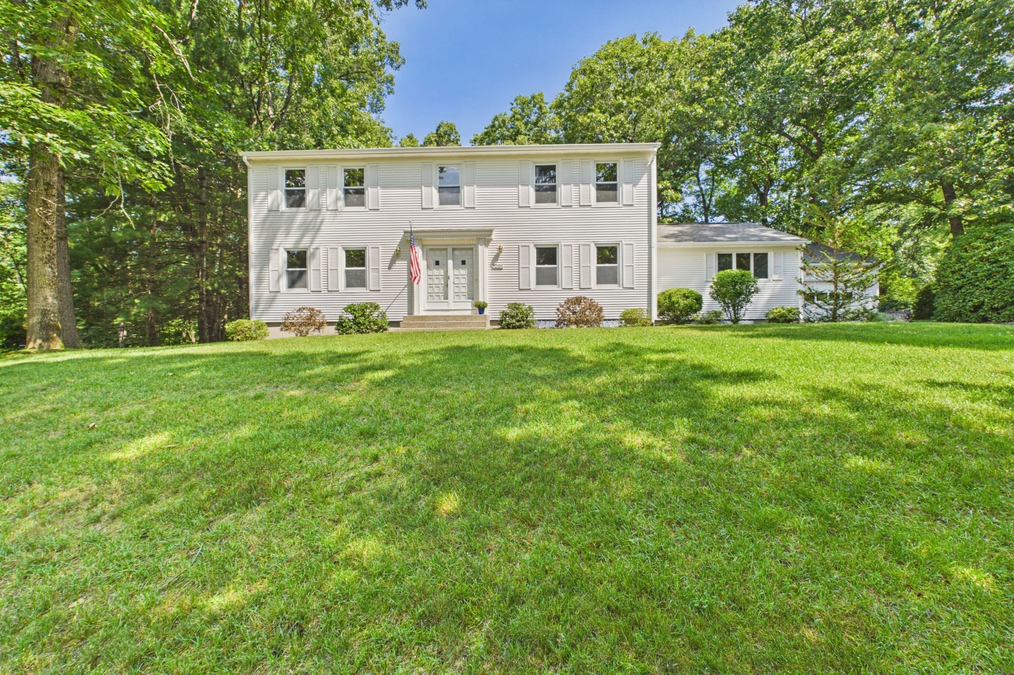 500 Inverness Ln, Longmeadow, MA 01106