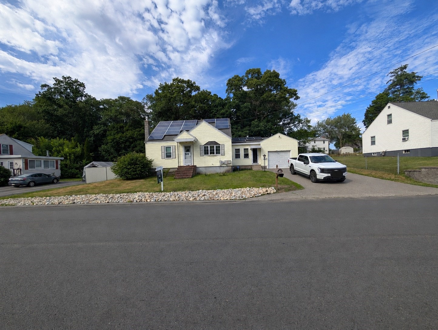 193 Bouchard Ave, Dracut, MA 01826