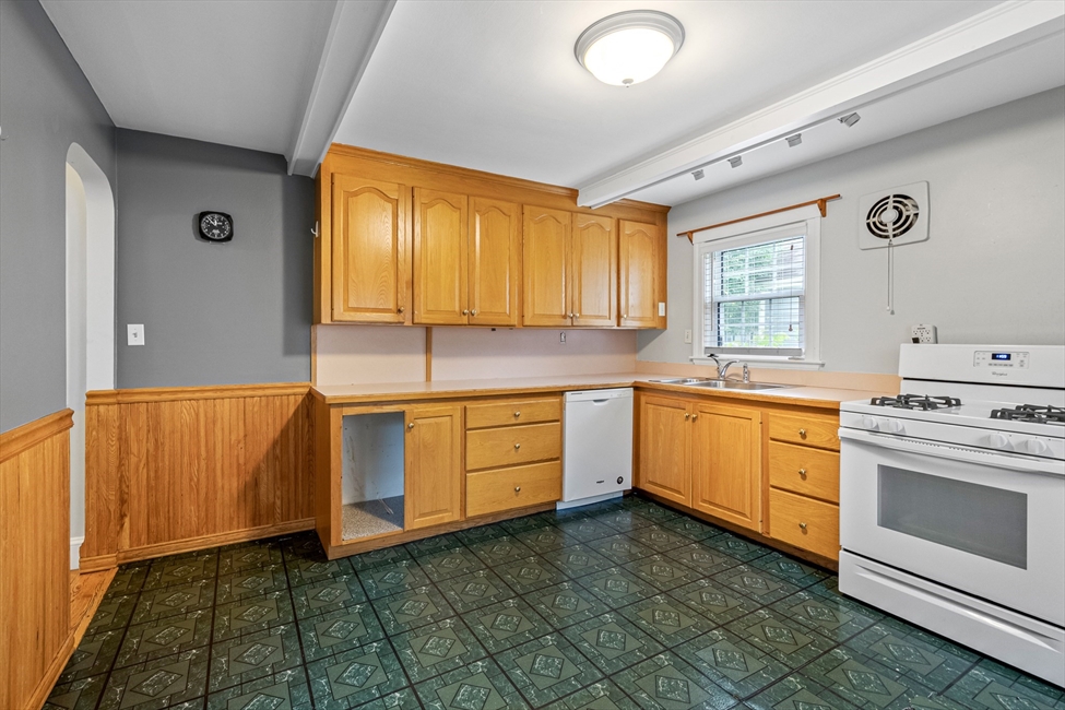 9 Auburn Rd, Beverly, MA Image 17