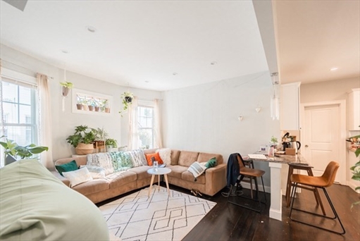 31 Pleasant St, Apt 2