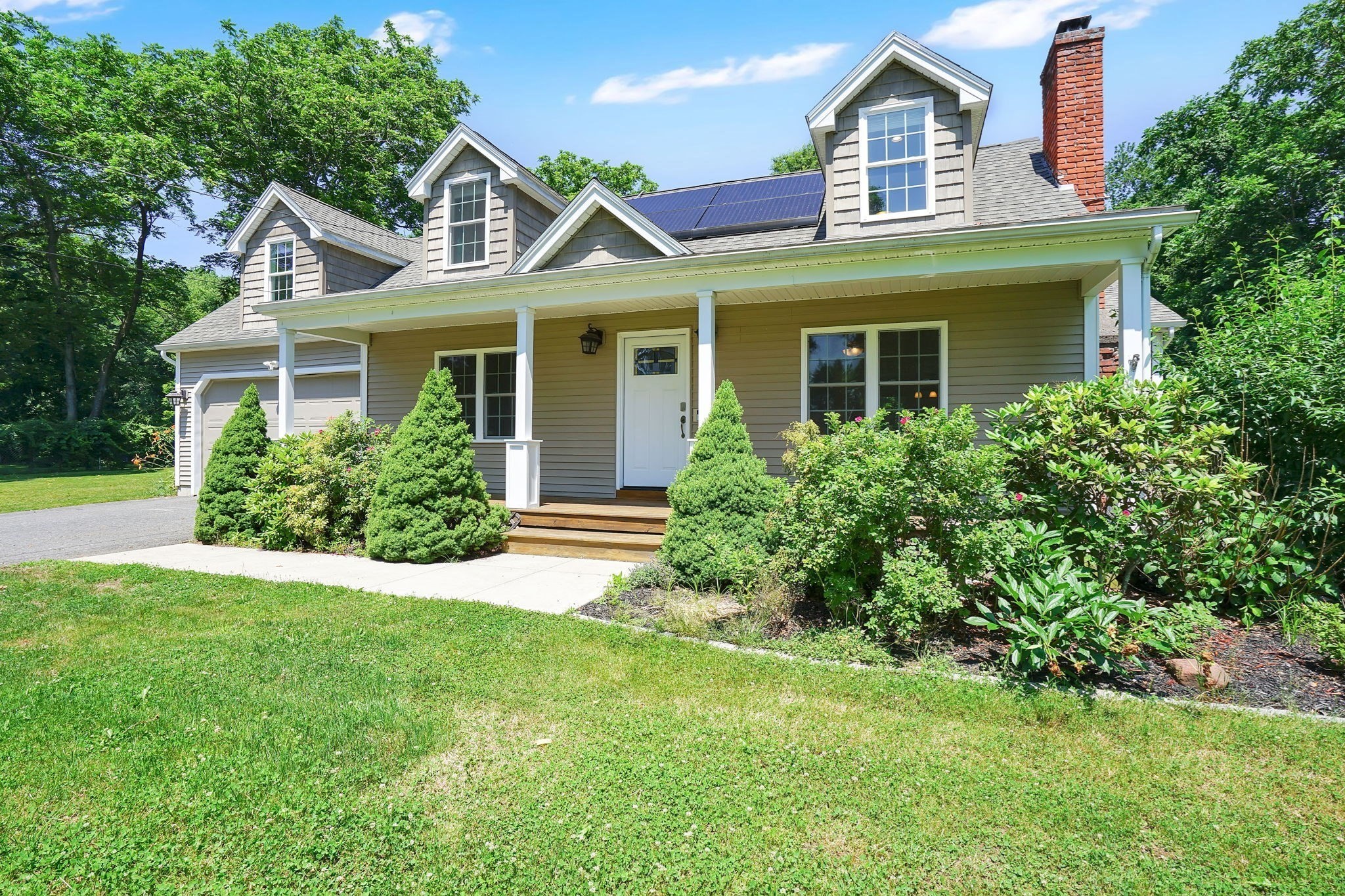156 Hampden Rd, East Longmeadow, MA 01028