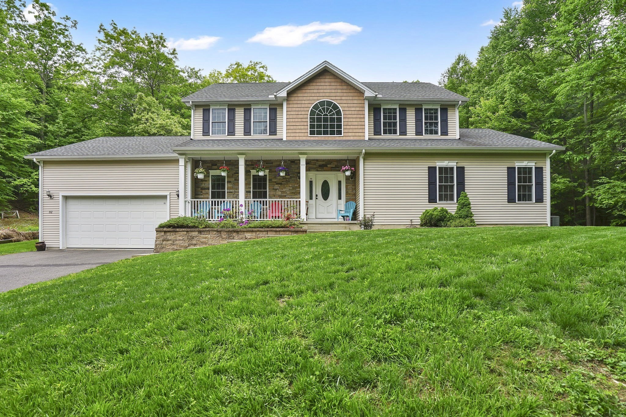 32 Bissonnette Cir, Southampton, MA 01073