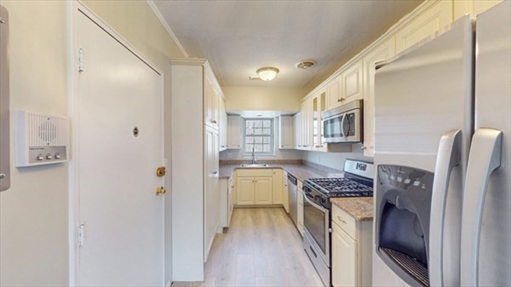 137 Lake Shore Rd, Apt 4