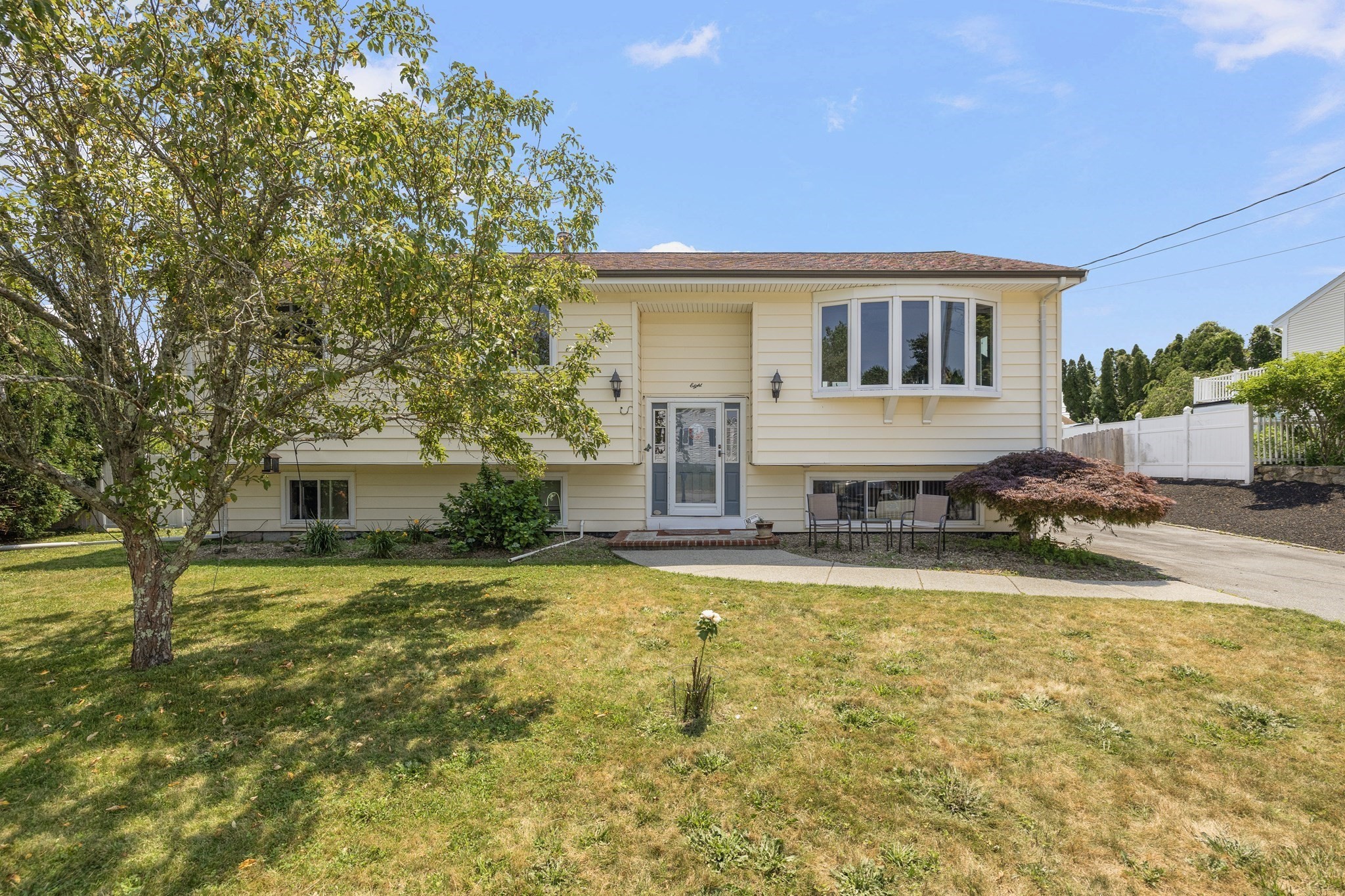 8 Tenley Ave, Dartmouth, MA 02747