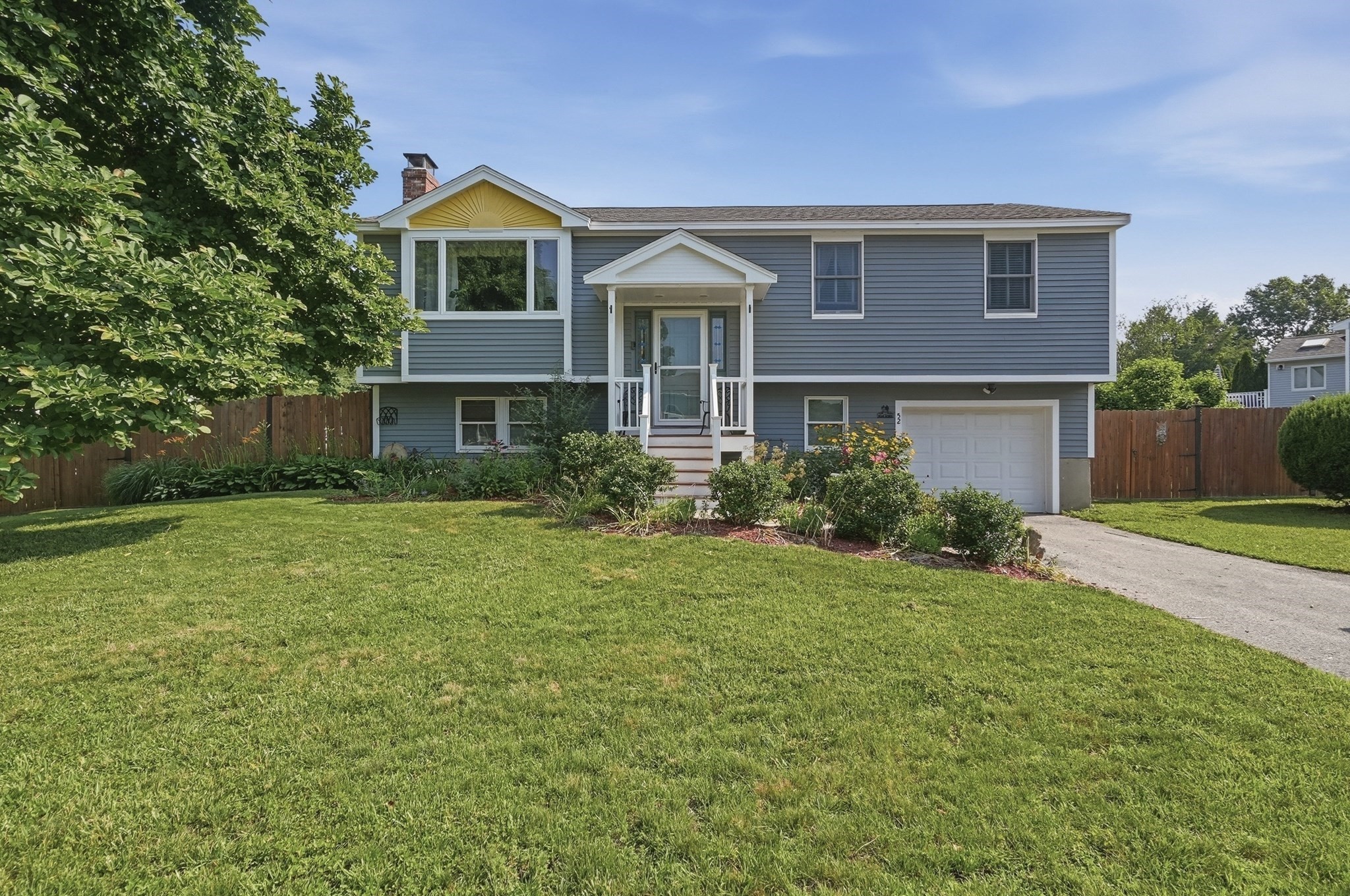 52 Sherwood Dr, Haverhill, MA 01835