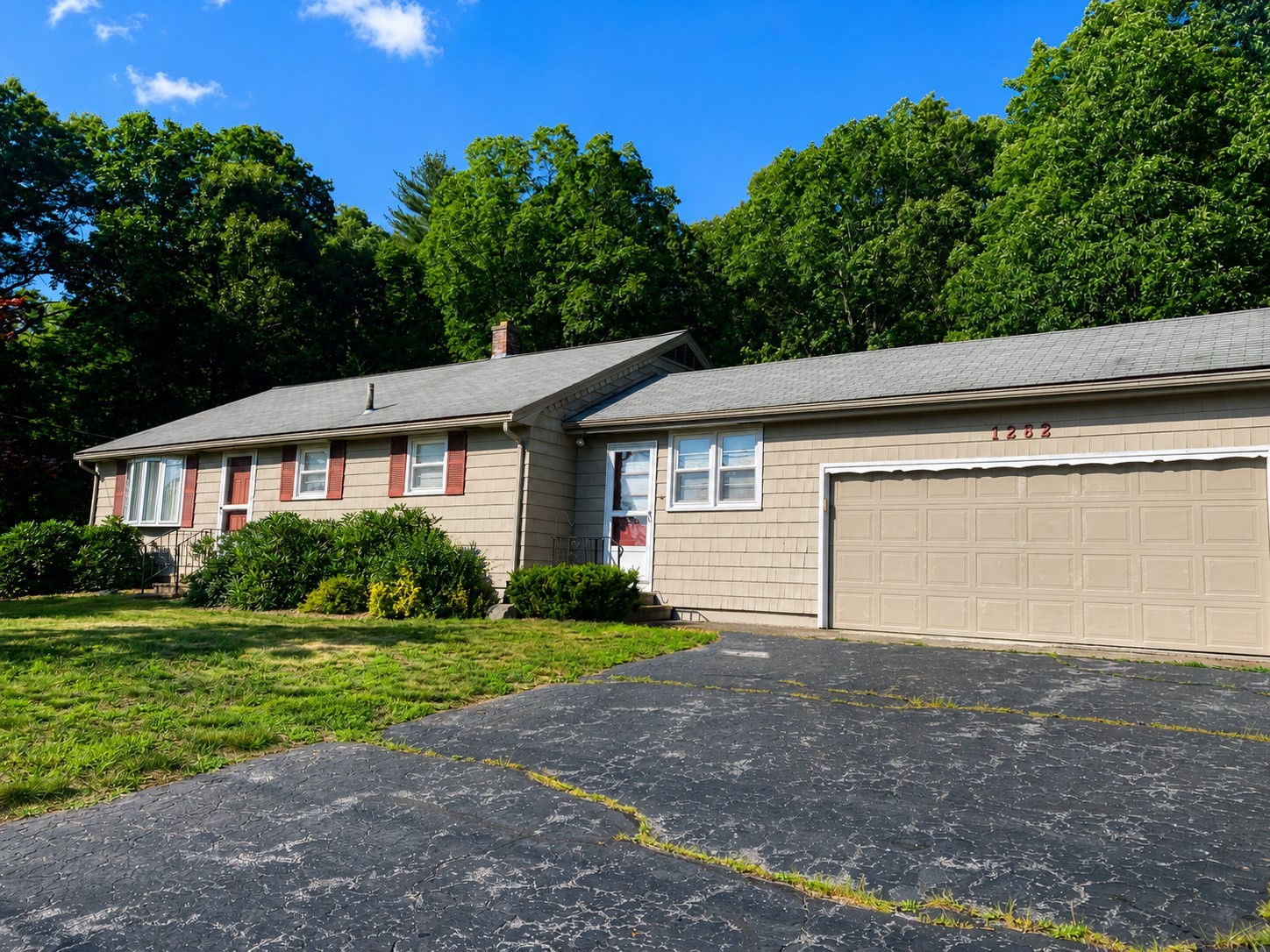 1282 Quaker St, Northbridge, MA 01534