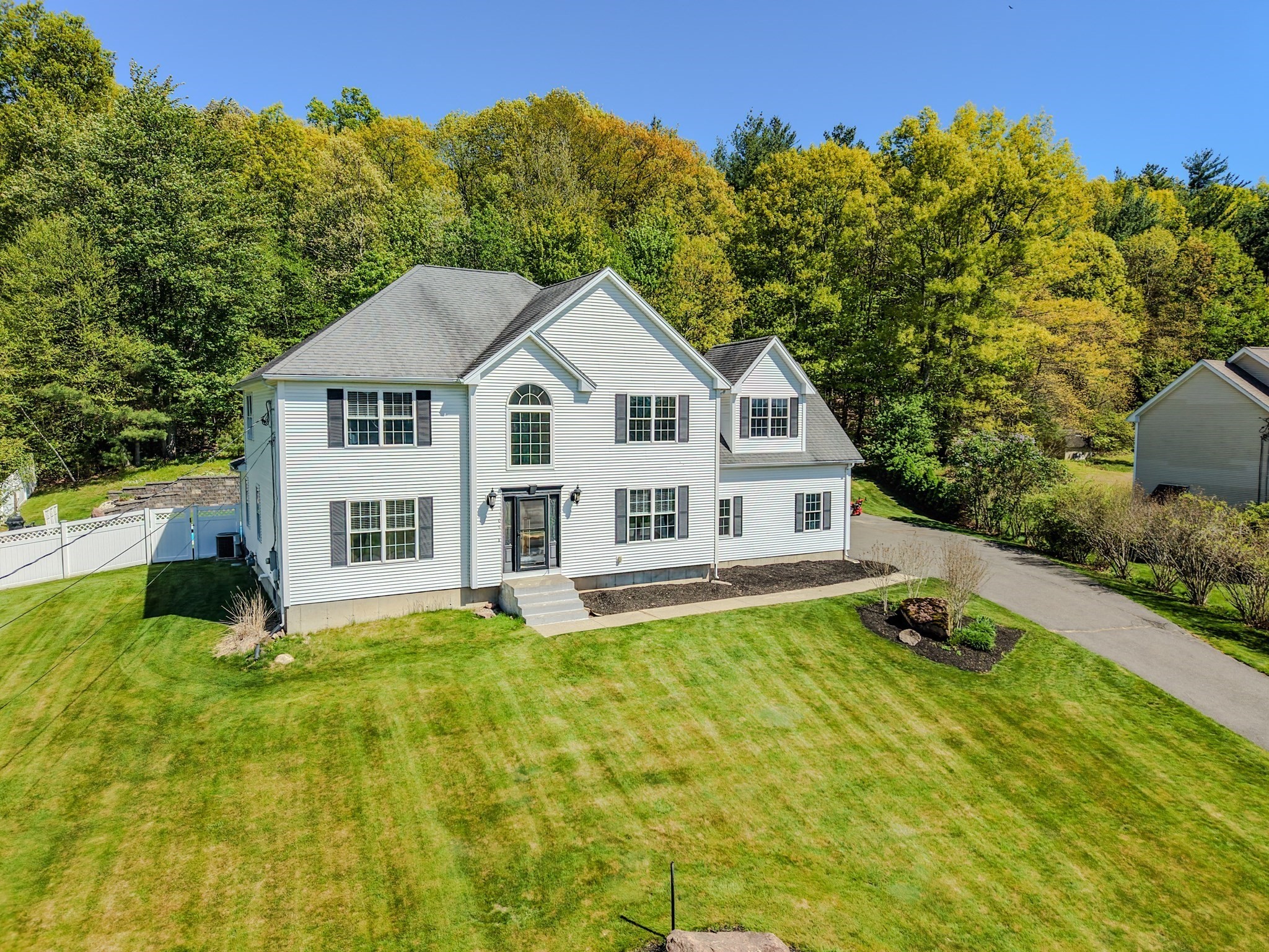 1507 E Mountain Rd, Westfield, MA 01085