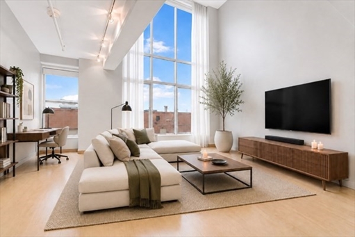 25 Channel Center, Apt 212