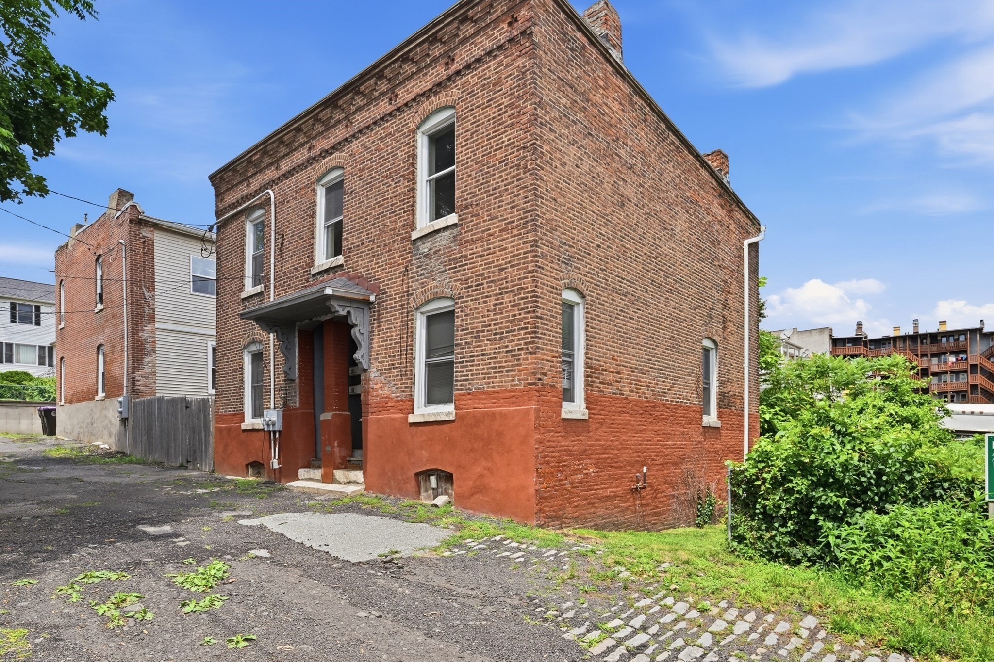 116 West St, Holyoke, MA 01040