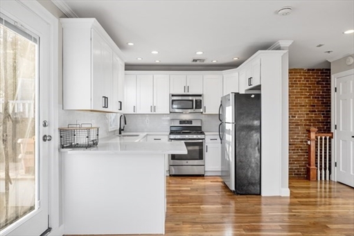 499-501 Sumner St, Apt 3