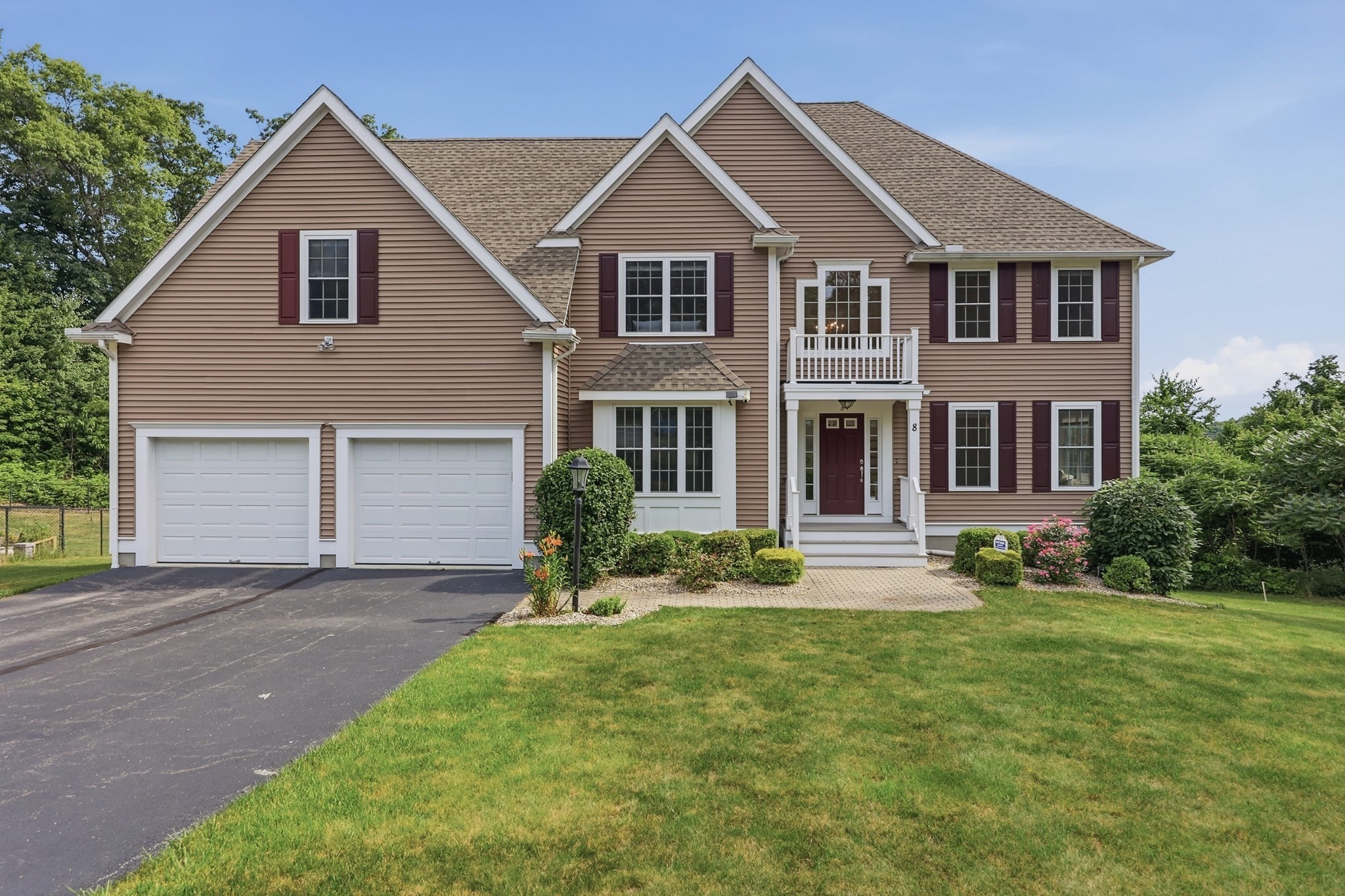 8 Victoria Circle, Shrewsbury, MA 01545