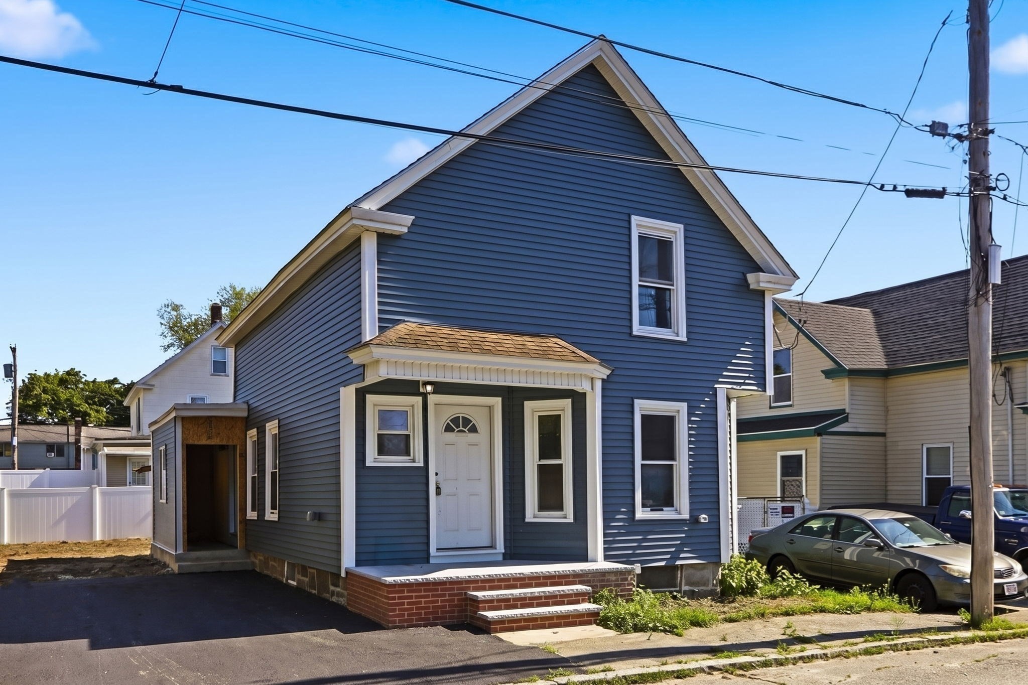 37 Campaw St, Lowell, MA 01850