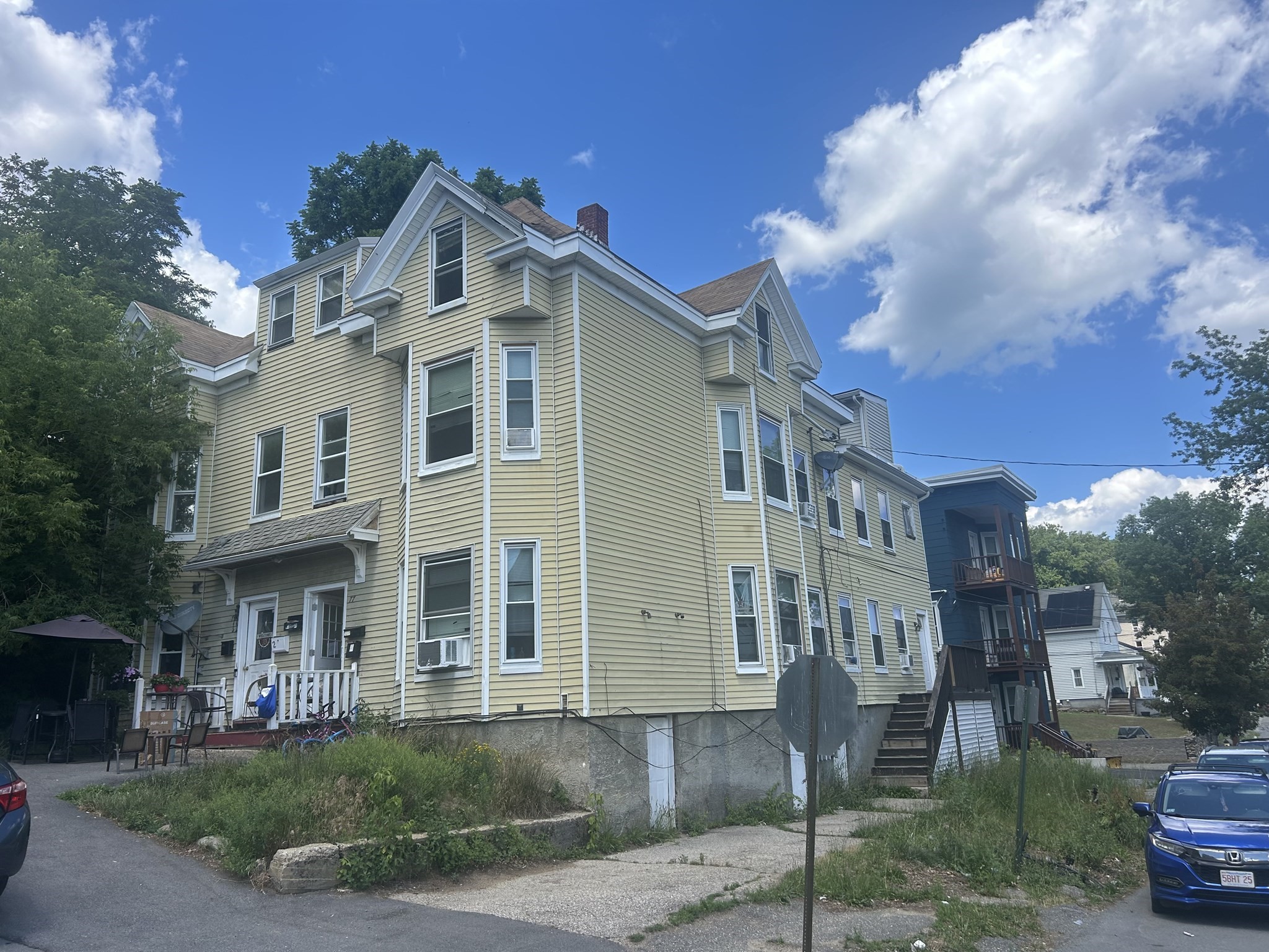 77 Beach St, Haverhill, MA 01832