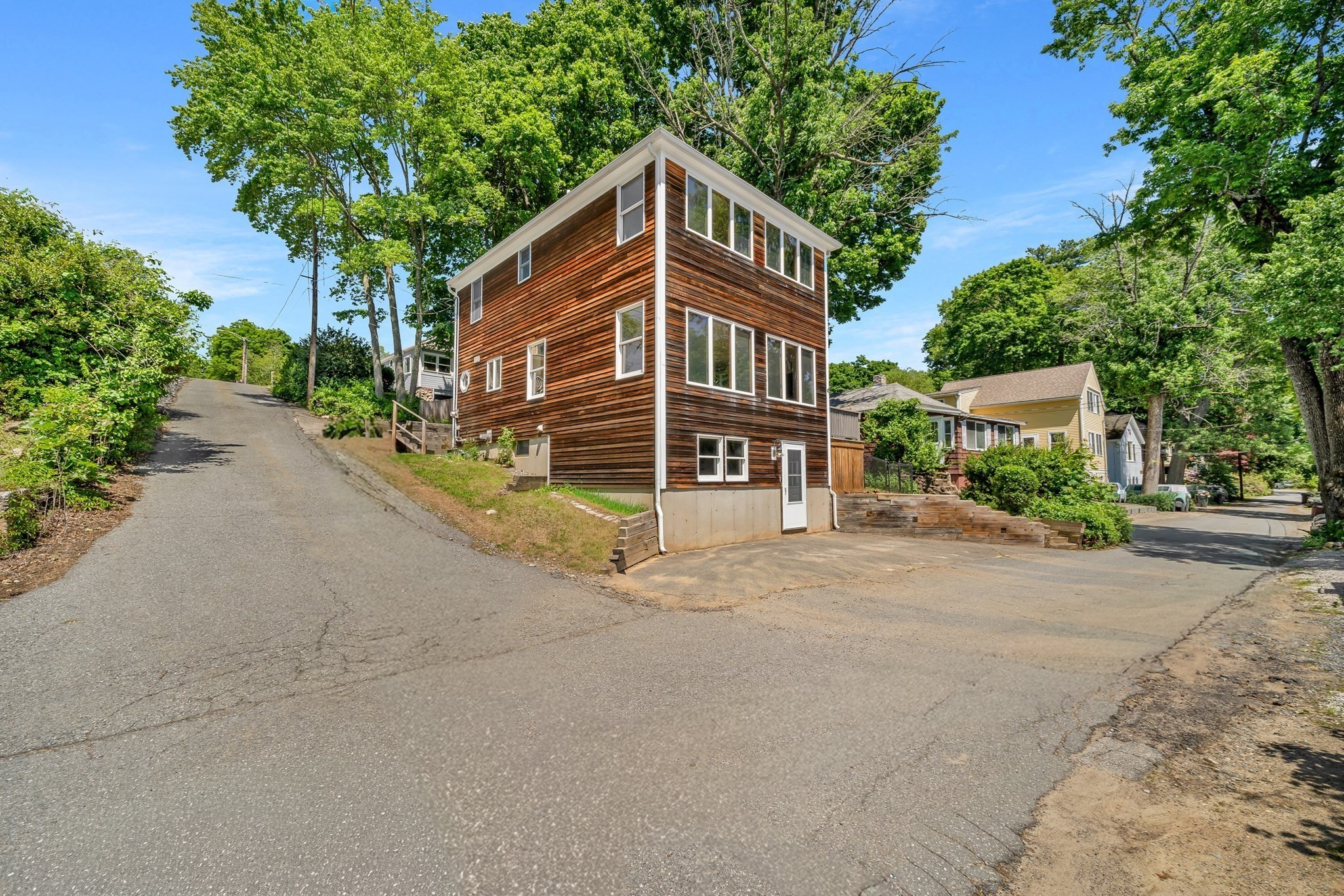 11 Beech Ln, Amesbury, MA 01913