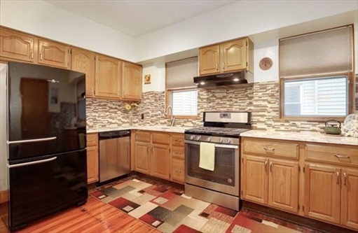 558 Washington St, Apt 1