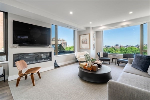 220 Boylston Street, Apt 9013