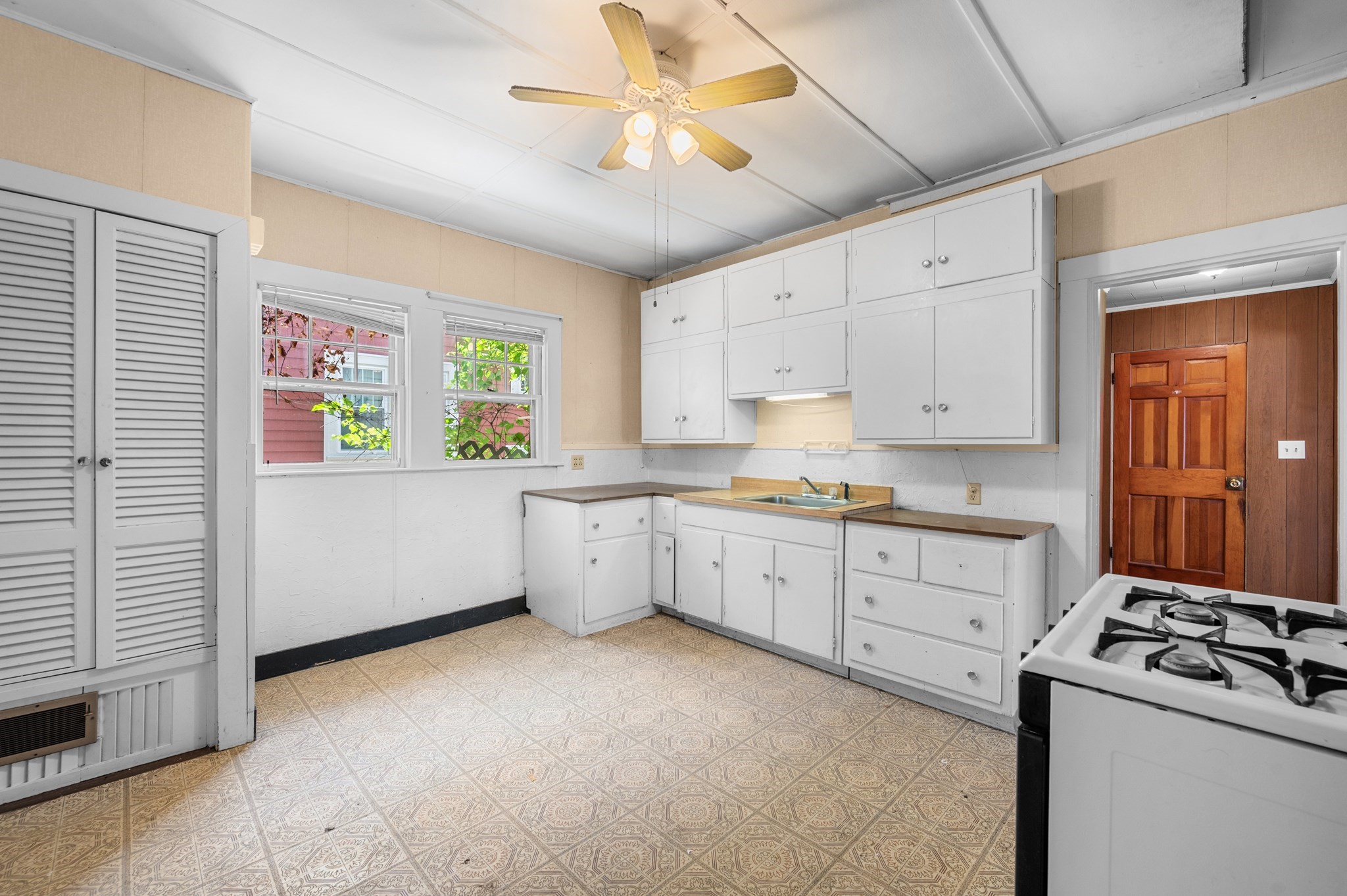 31 Orchard St, Medford, MA 02155 - Image 13