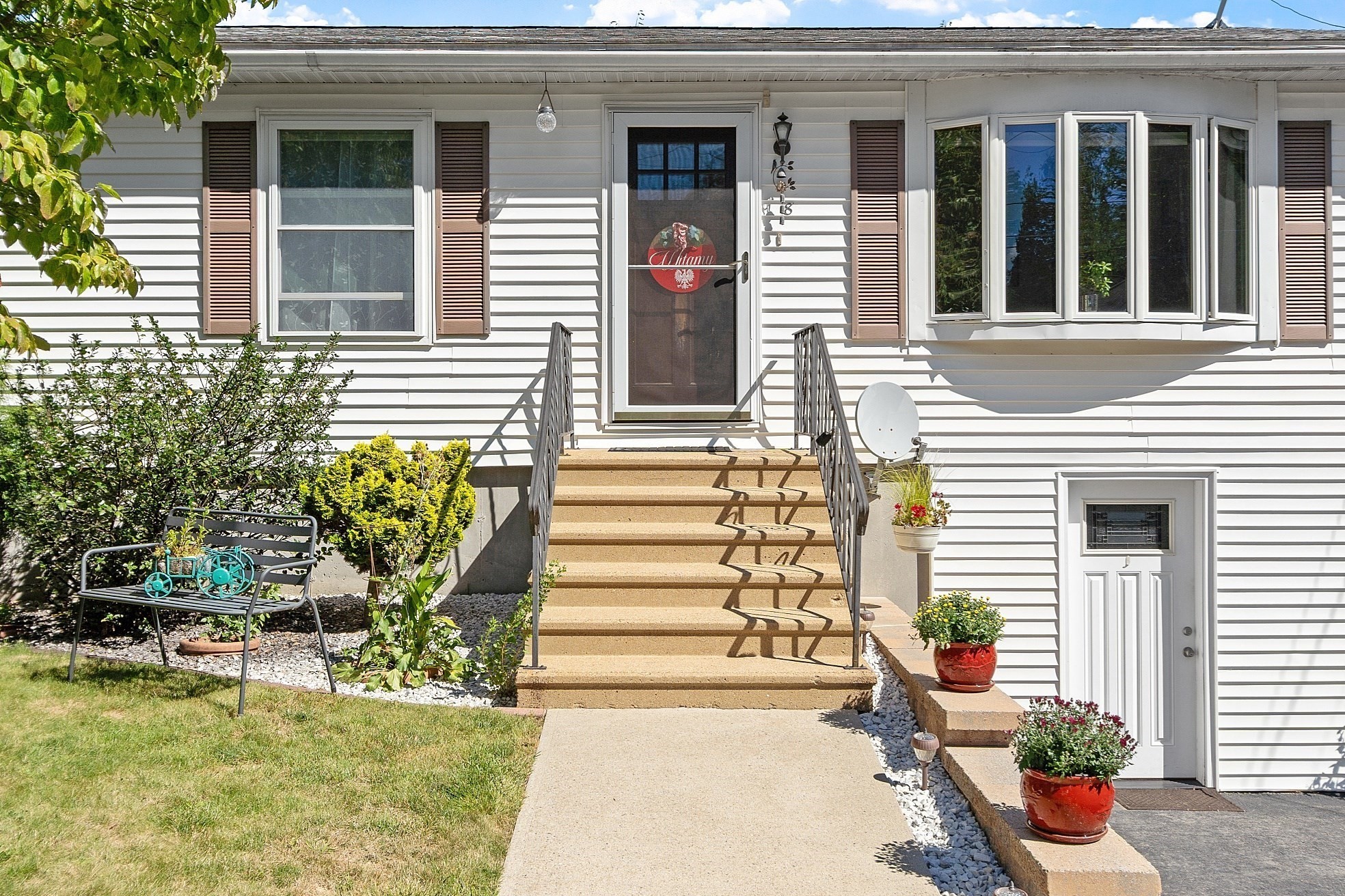 8 Pershing St, Worcester, MA 01606