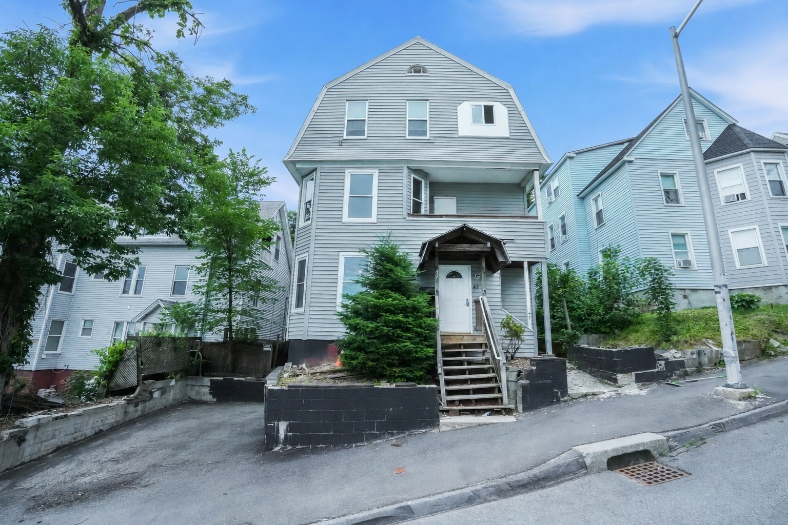 42 Windsor Street, Worcester, MA 01605