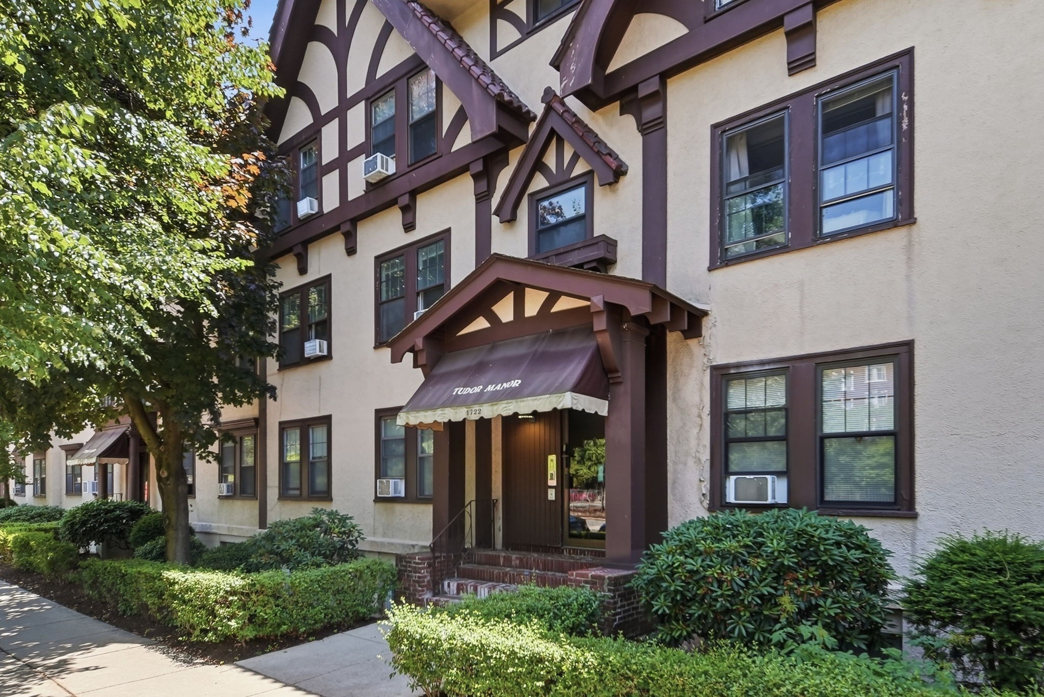 1722 Commonwealth Ave. Unit 1, Boston College, Boston, MA 02135