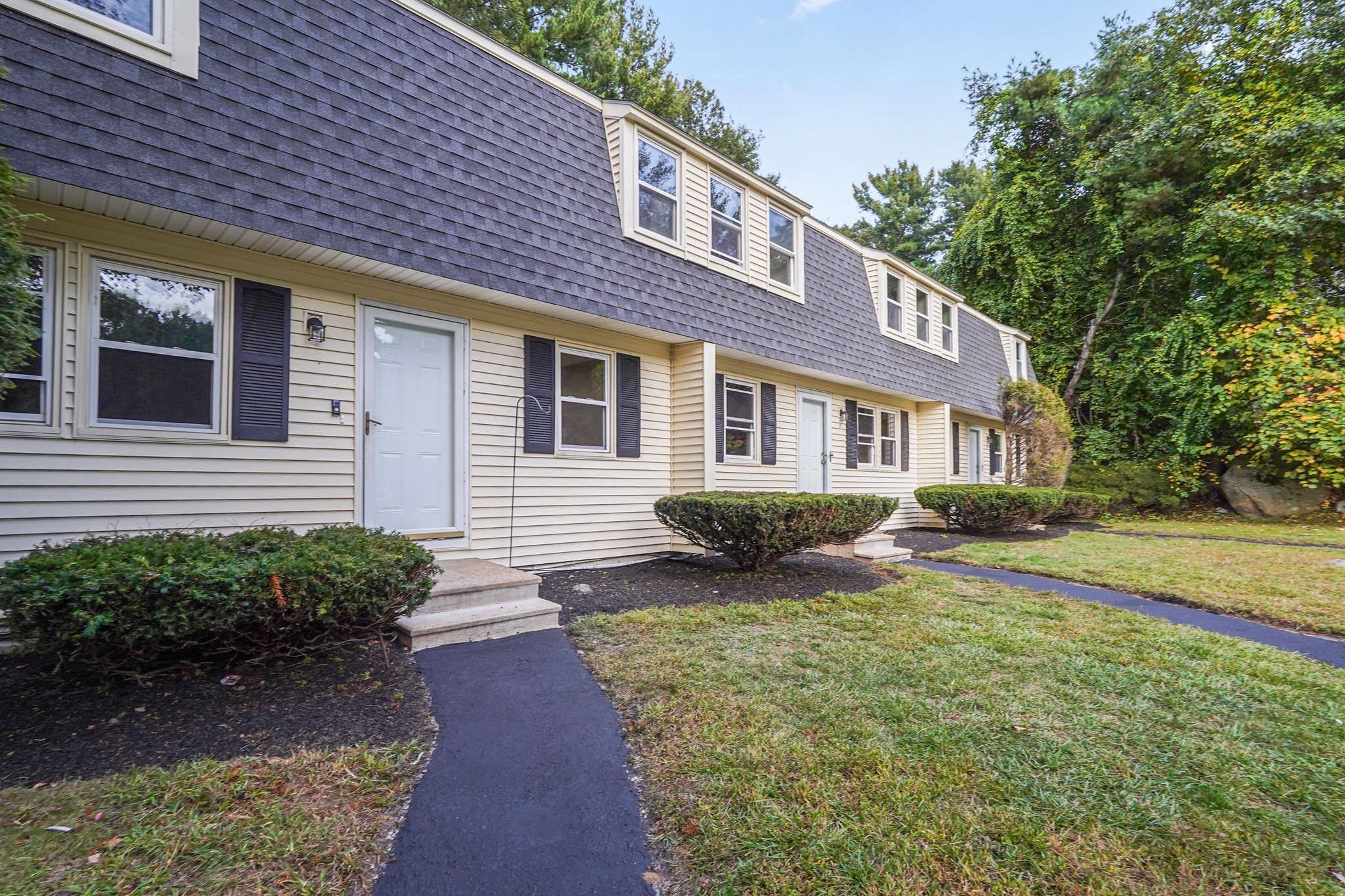 9 Debra Ln Unit 1, Bellingham, MA 02019
