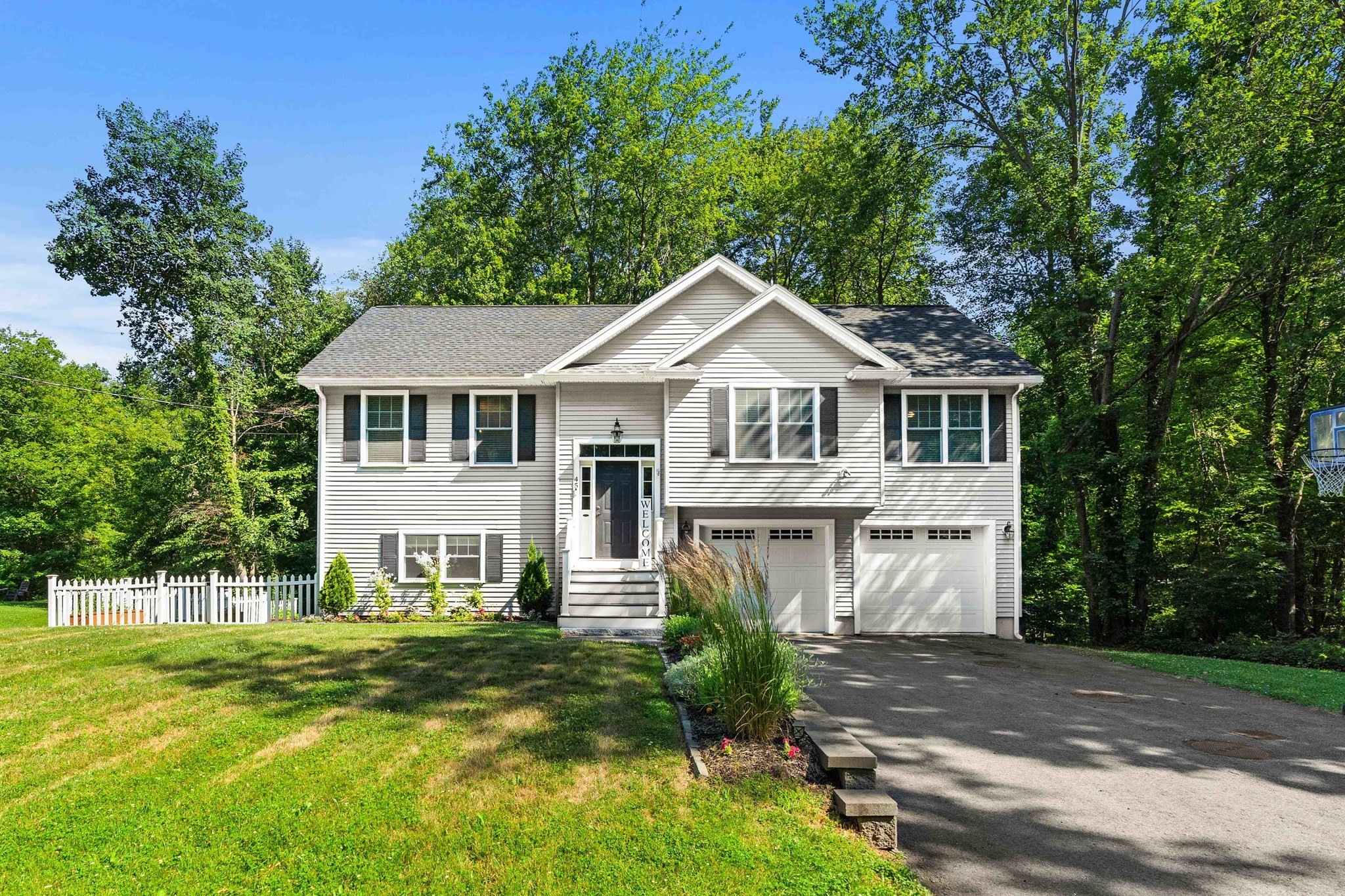45 Folly Mill Rd, Salisbury, MA 01952