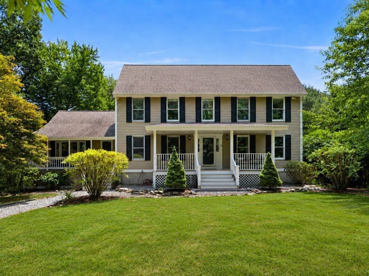 15 Hillcrest Dr, Tyngsborough, MA 01879