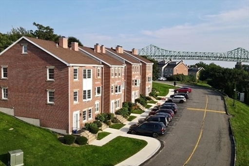 49 Breakwater Dr, Apt T-10