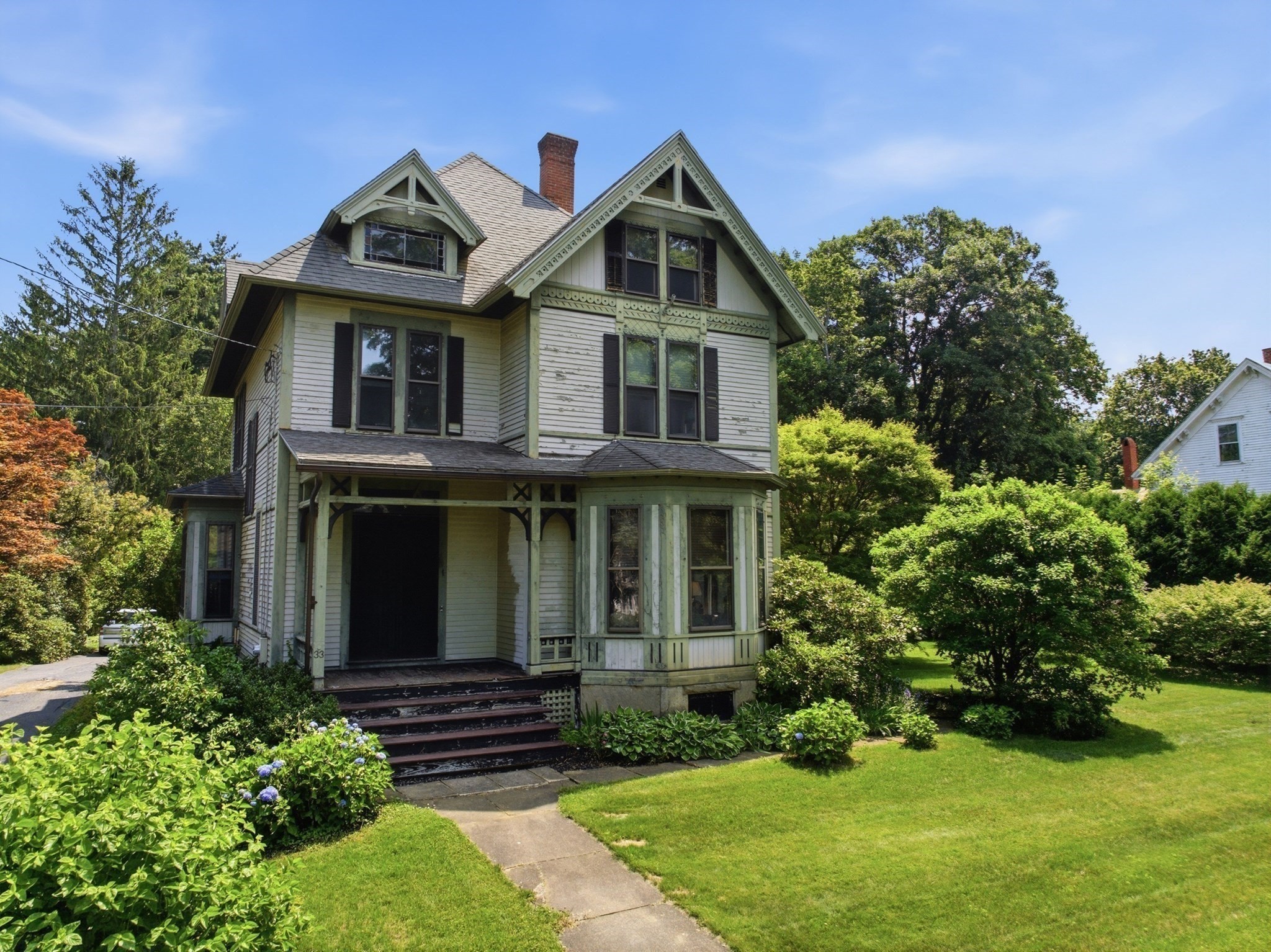33 Gilbert St, North Brookfield, MA 01535
