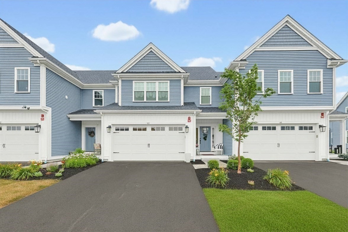 64 Palmetto Dr Unit 64, Bellingham, MA 02019