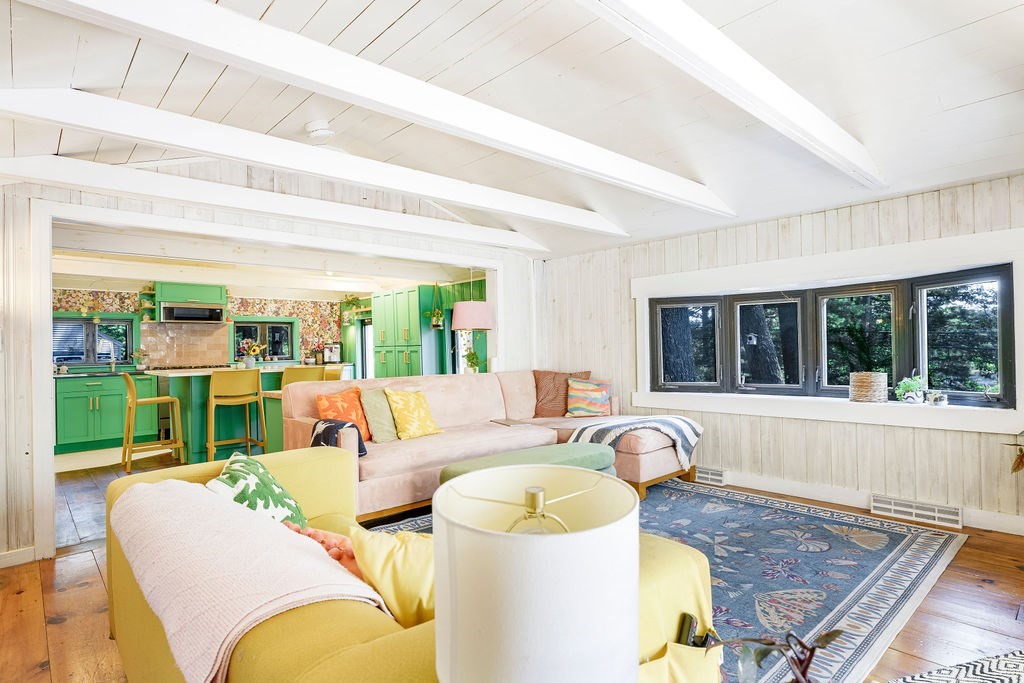 39 Goldfinch Ln, Plymouth, MA 02360