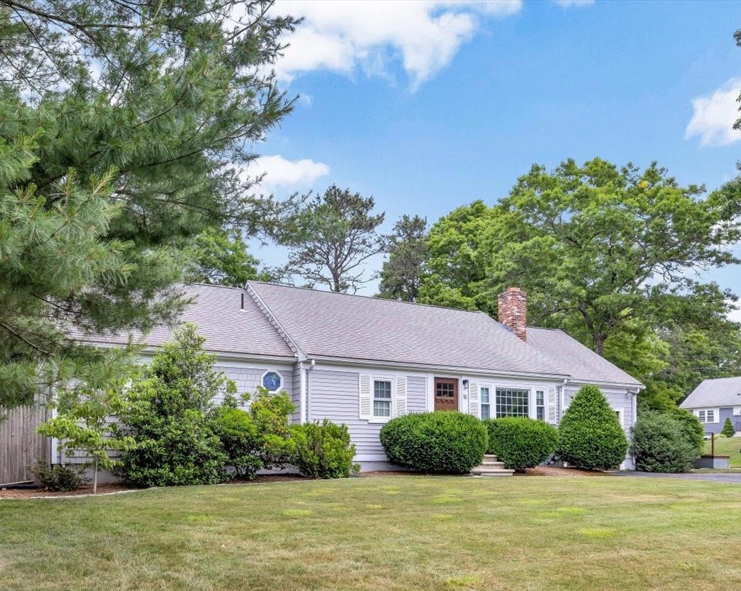 16 Pine View Dr, Barnstable, MA 02635