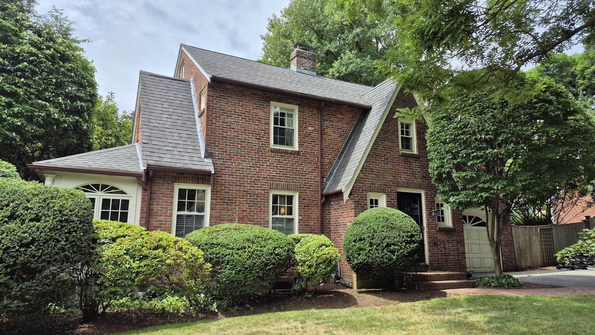 20 Shaw Rd, Wellesley, MA 02481