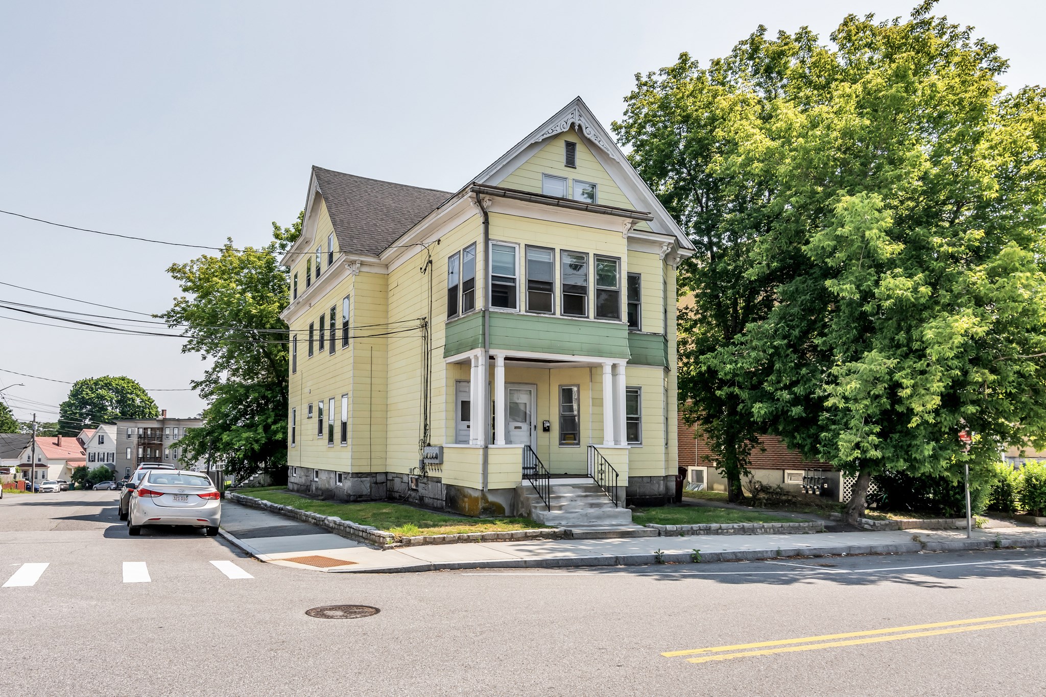 165 University Ave, Lowell, MA 01854