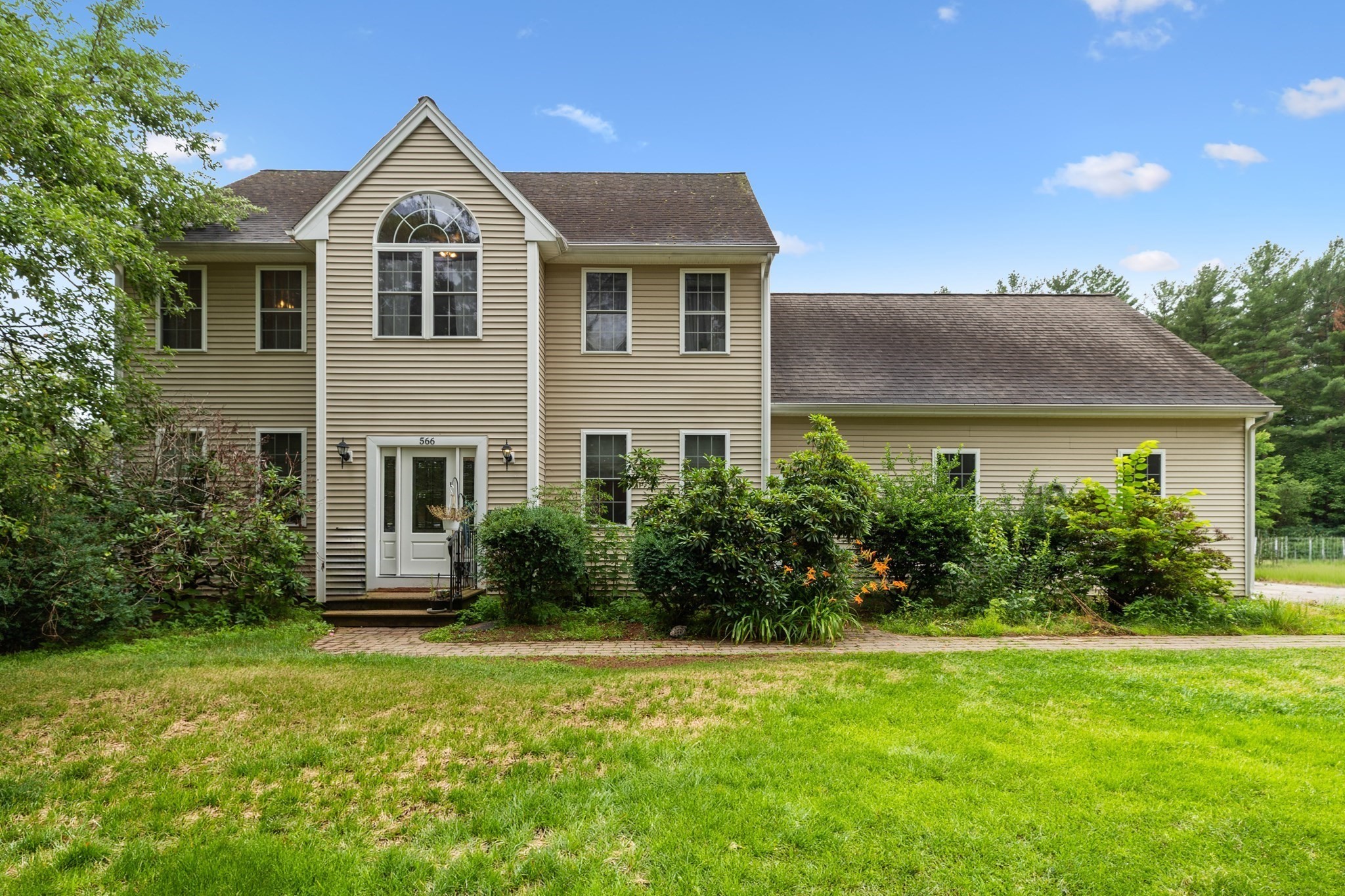 566 Mendon Rd, Sutton, MA 01590
