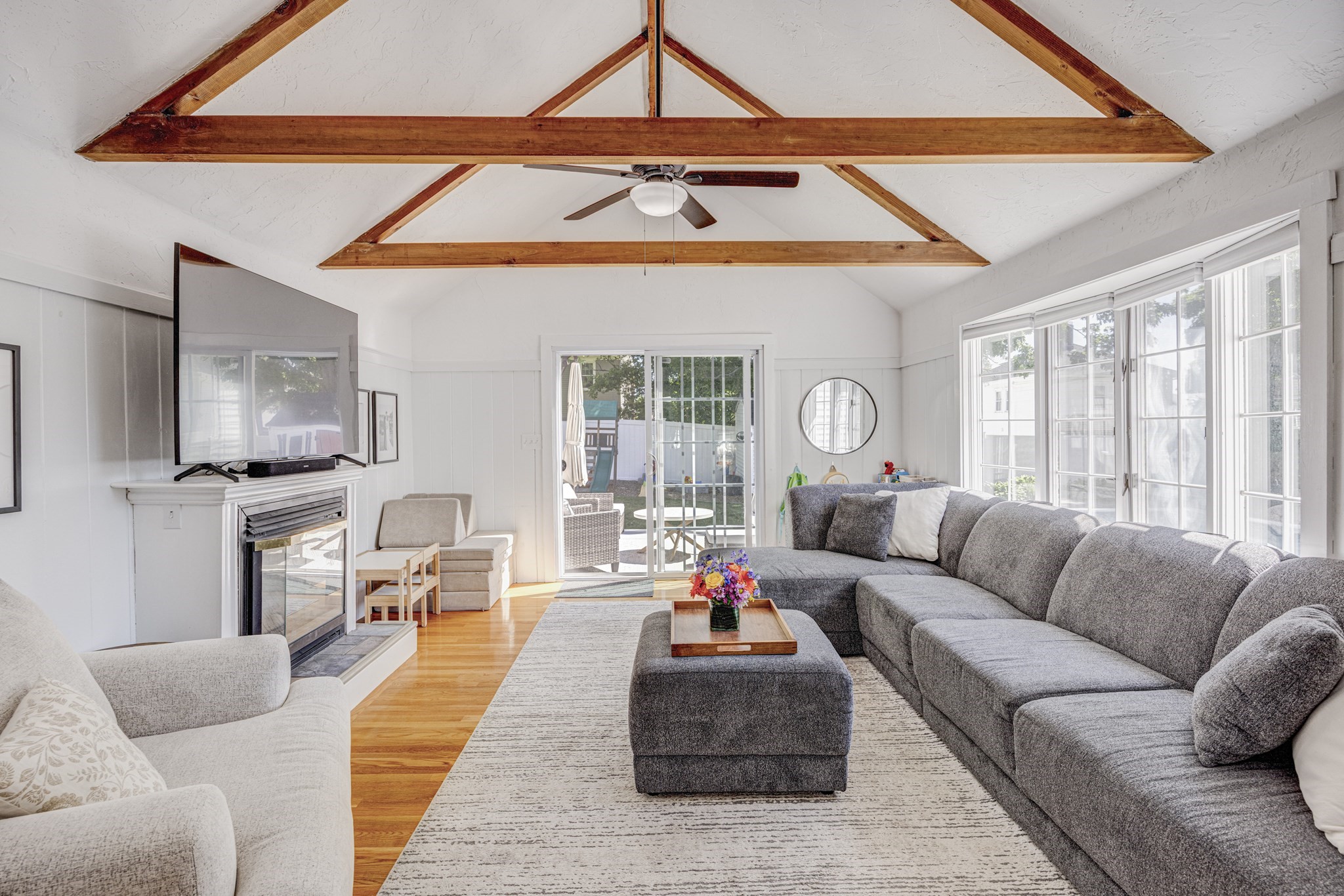 27 Lawnview Dr, Braintree, MA 02184